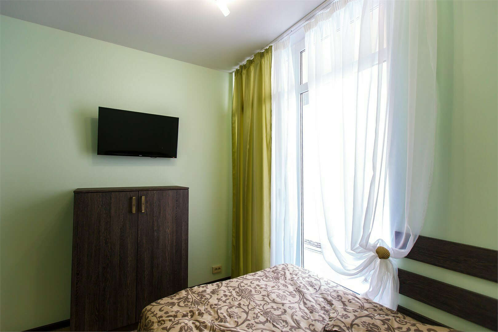 Двухместный номер «Де Люкс» с одной кроватью и террасой.