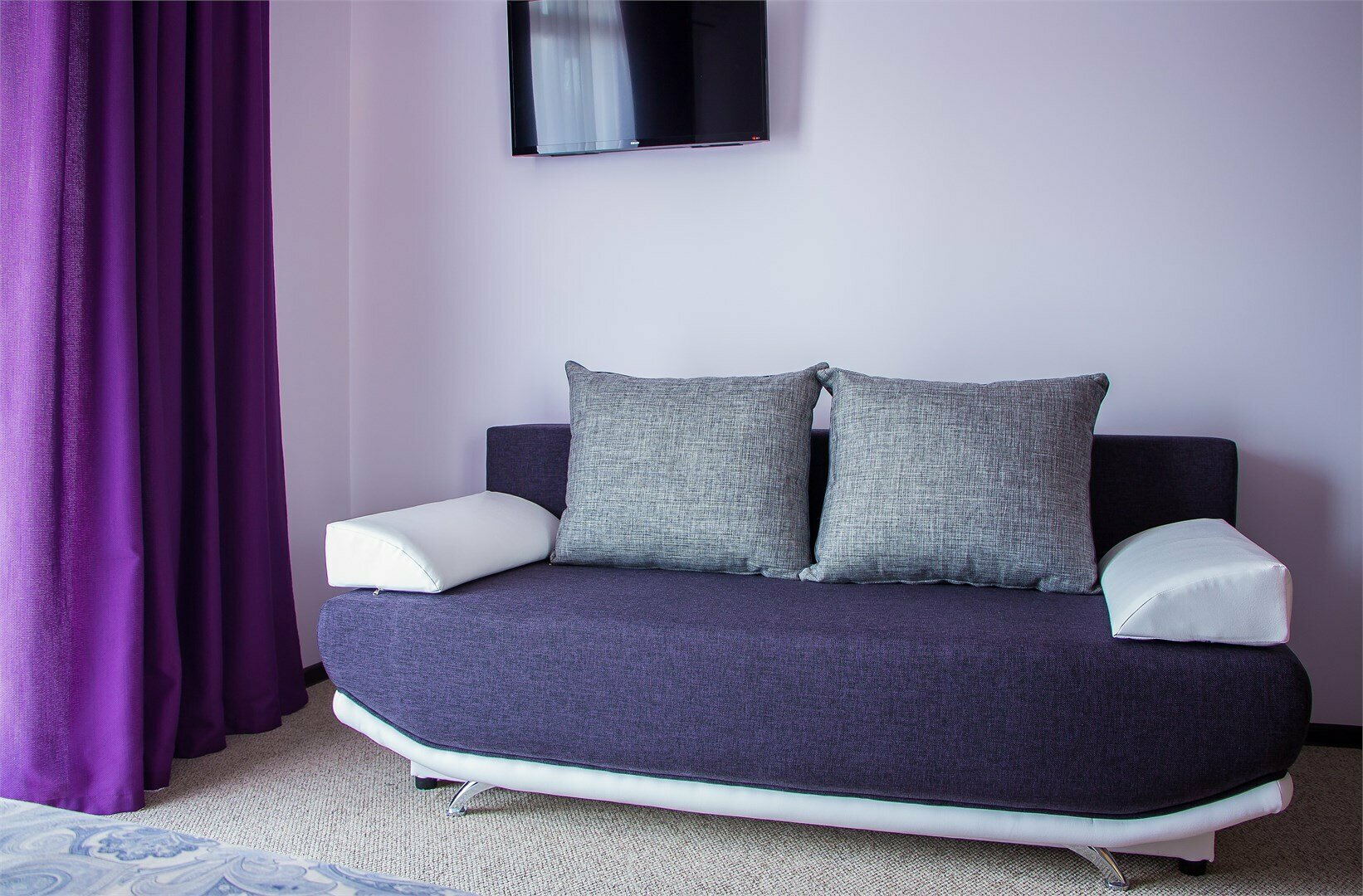 Номер с кроватью размера «King-size»и видом на море