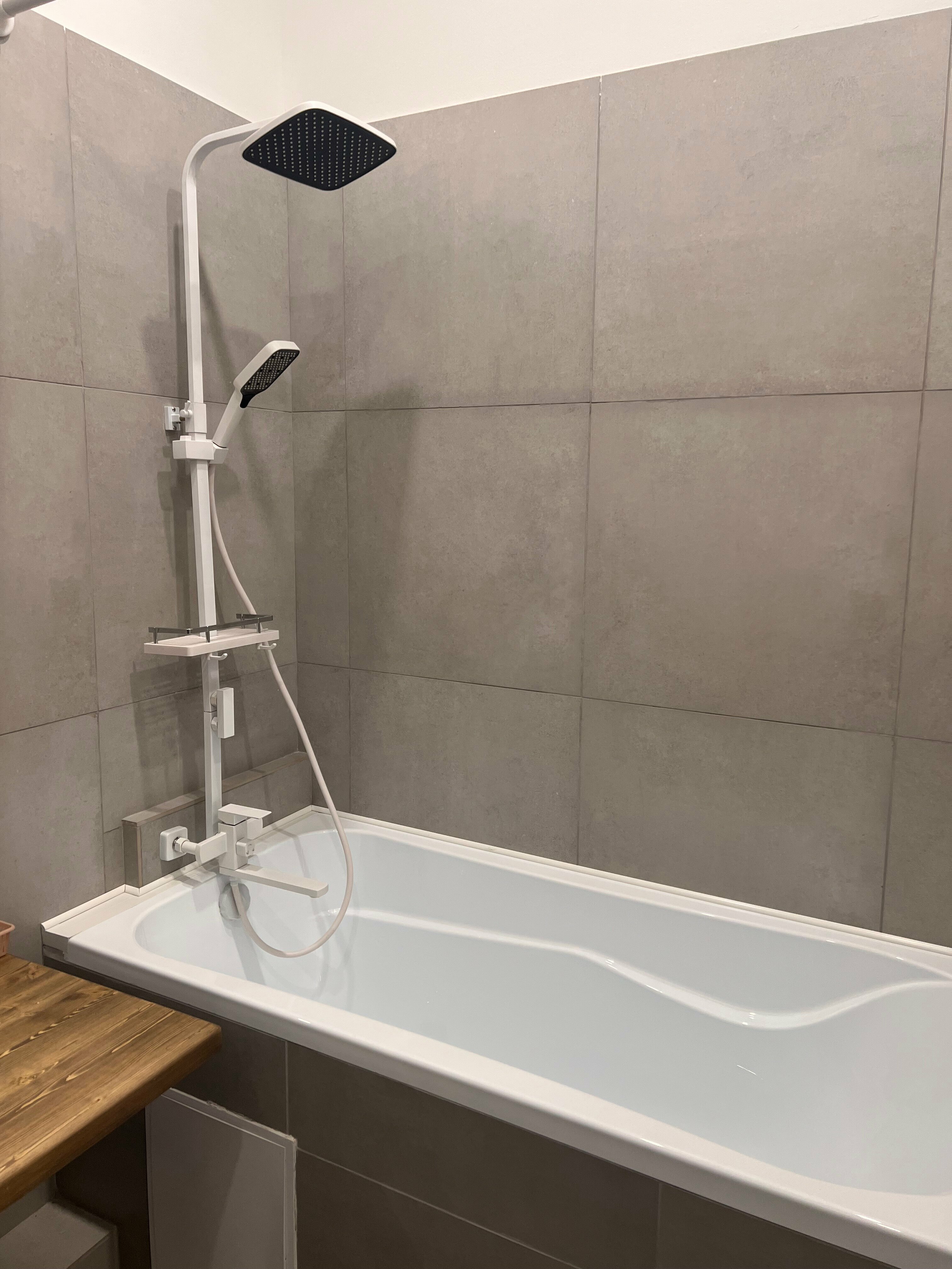 Современная трехместная студия (апартаменты) с двуспальной кроватью king-size, раскладным диваном, своей кухней и ванной комнатой