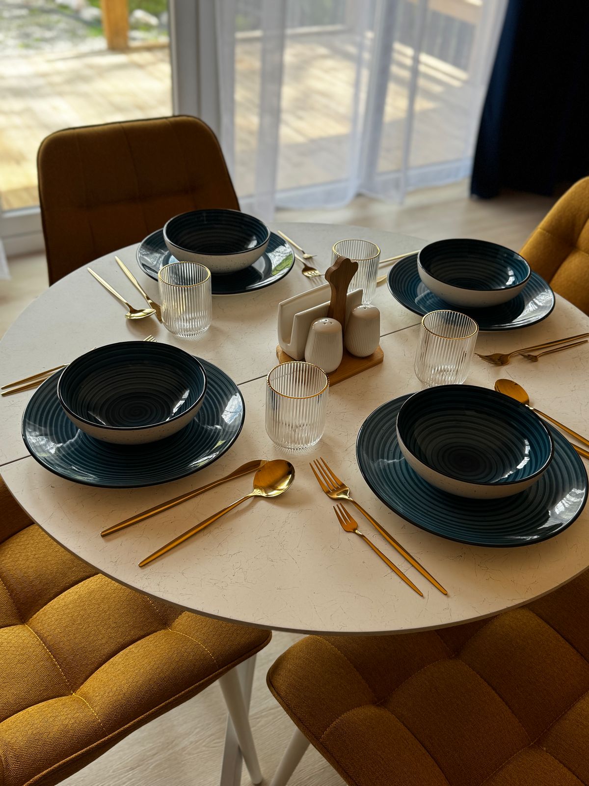 Дом у горной реки