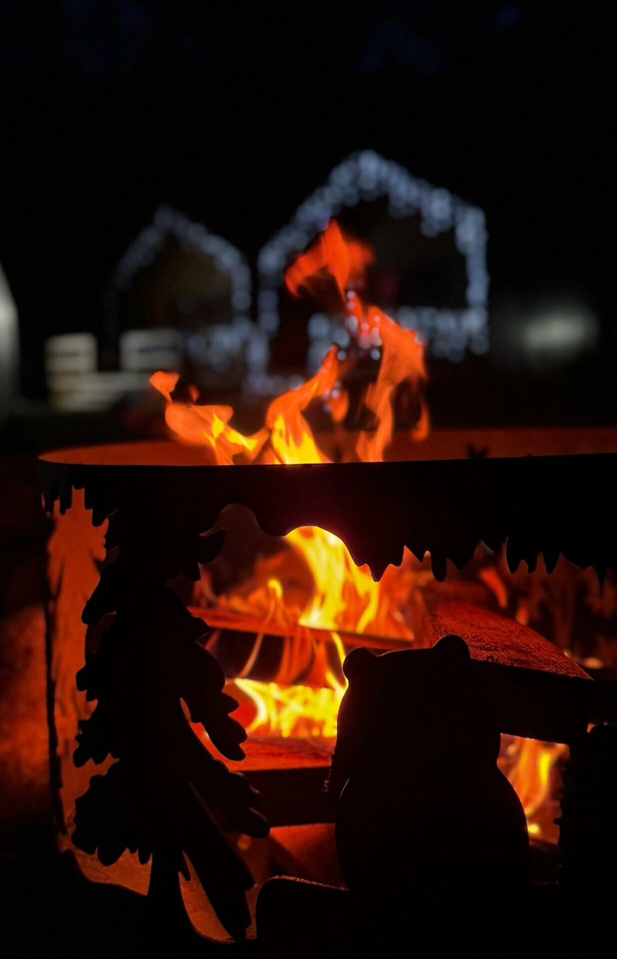 Дом у горной реки