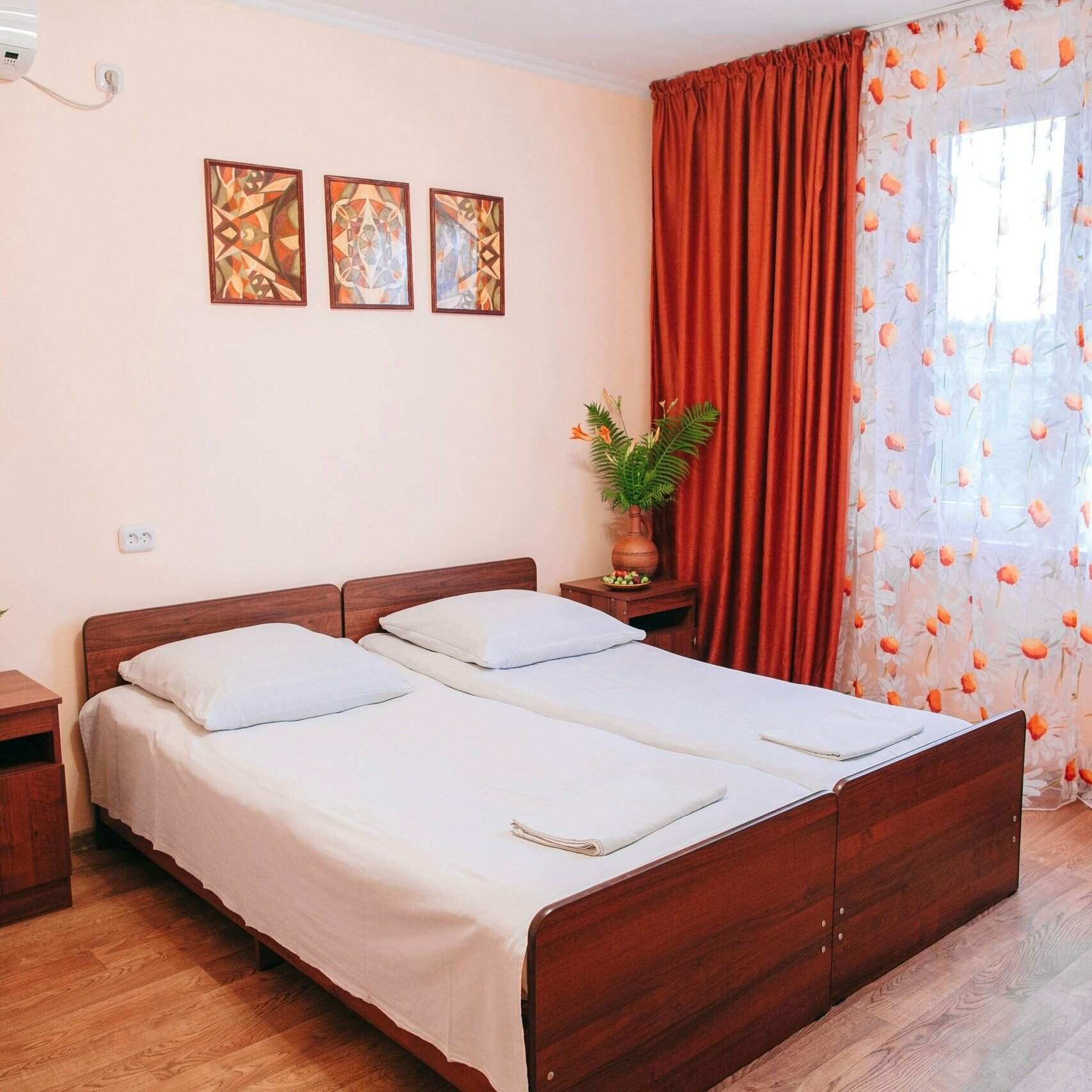 Трехместный номер «Комфорт» с душем