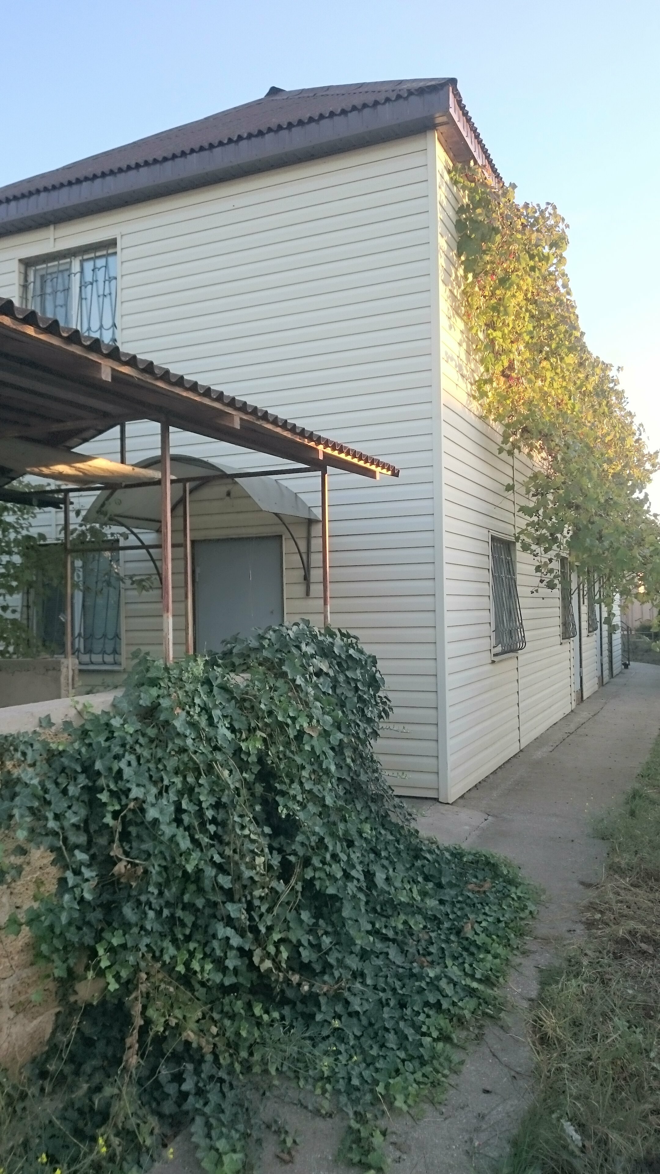 Четырехместный номер эконом-класса с общей ванной комнатой