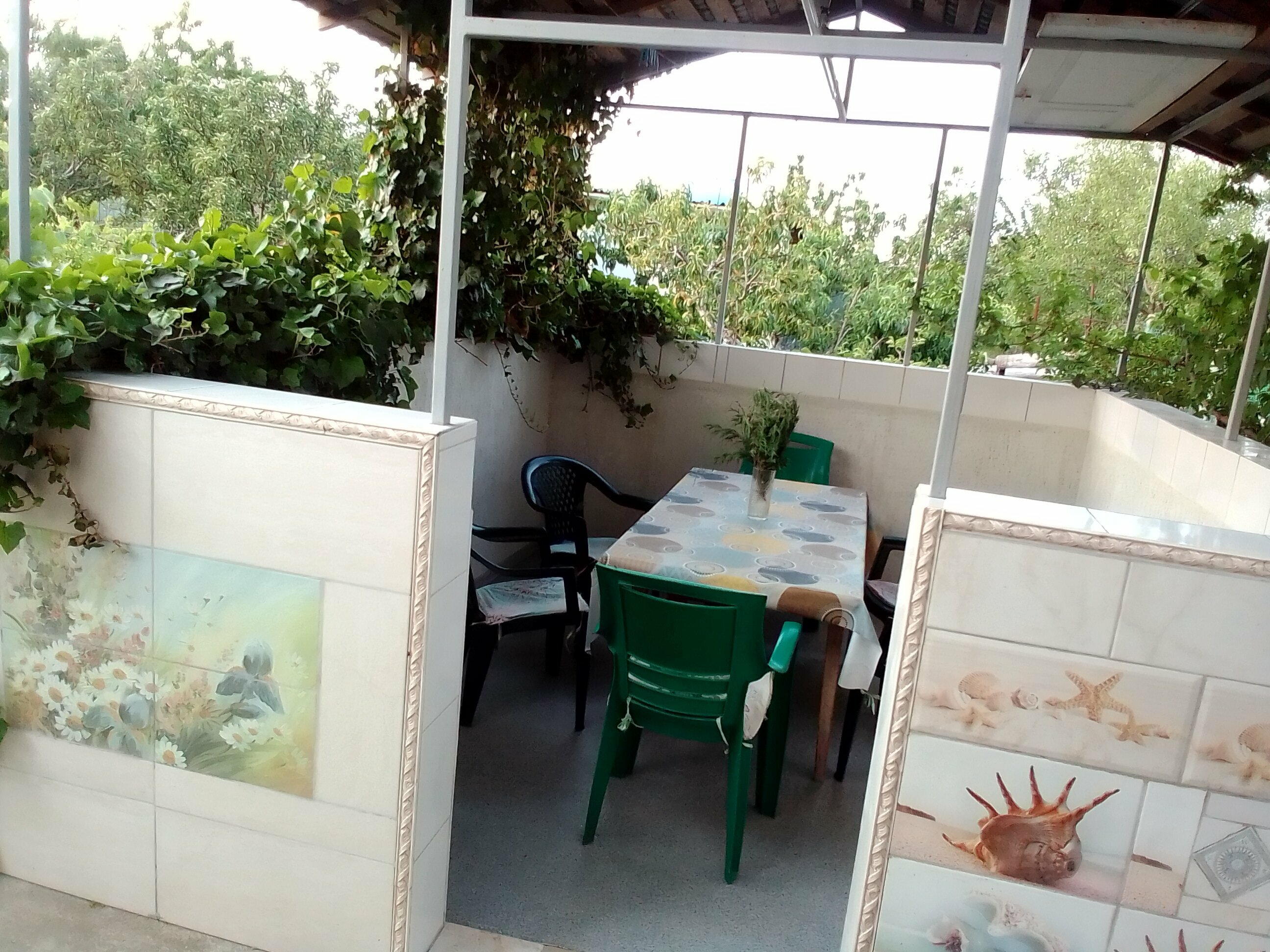 Семейный номер с видом на сад