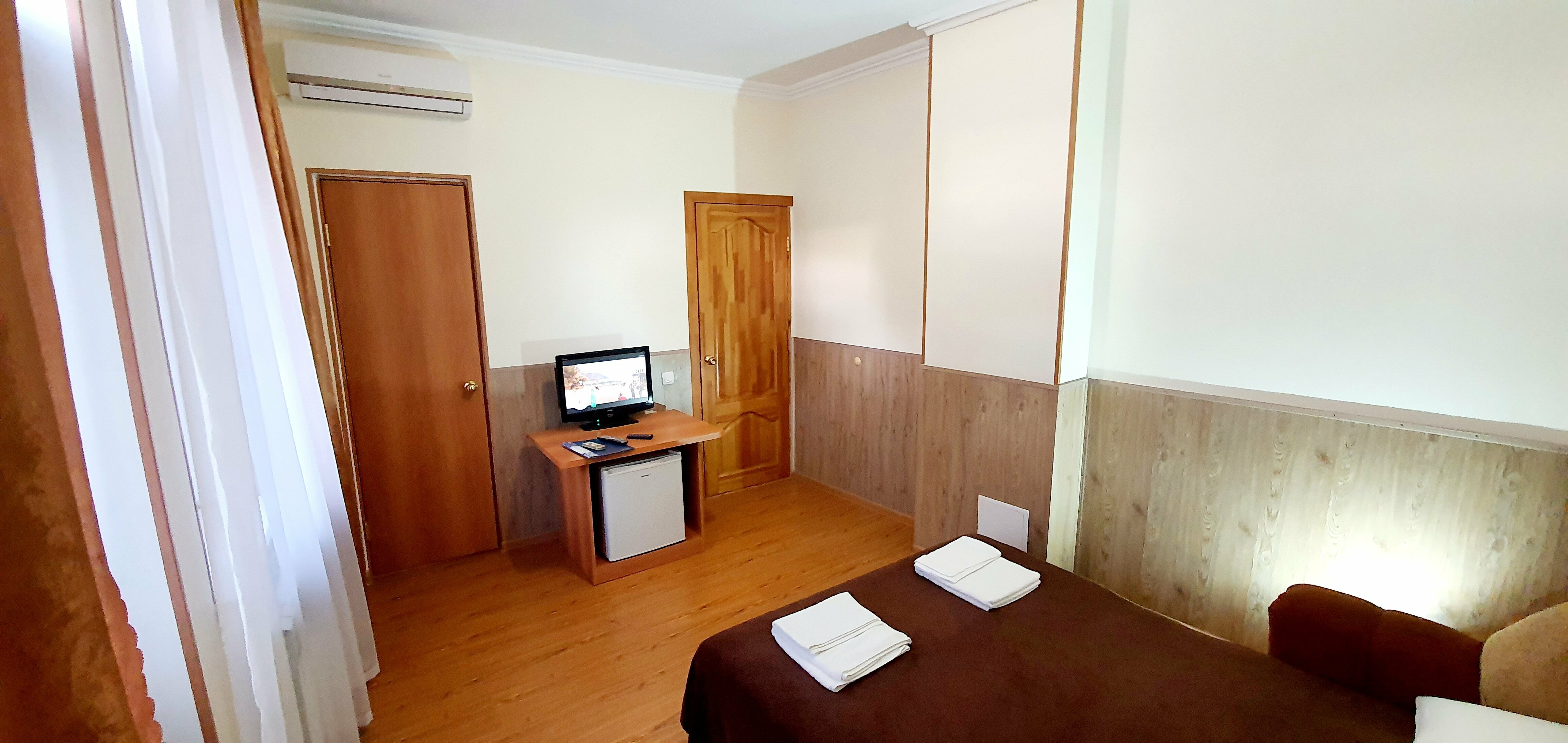 Двухместный "Стандарт" с одной двуспальной кроватью