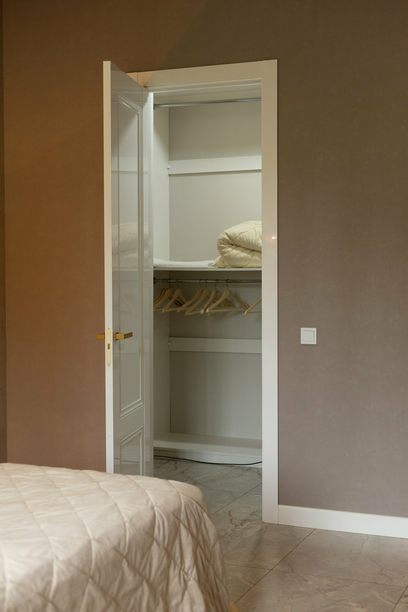 Двухкомнатная комната с собственным двориком