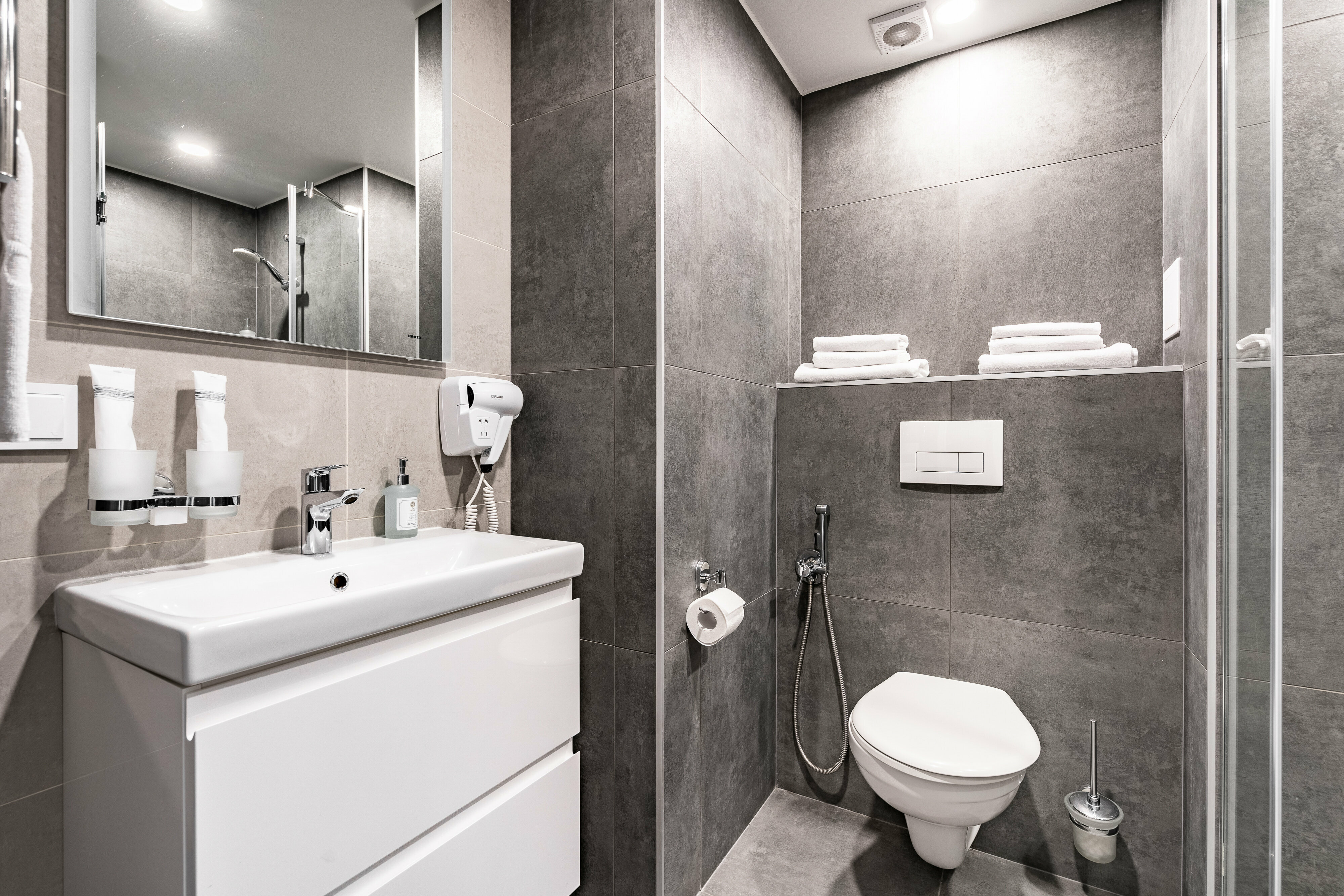 Улучшенный номер с 1 двуспальной или 2 раздельными кроватями