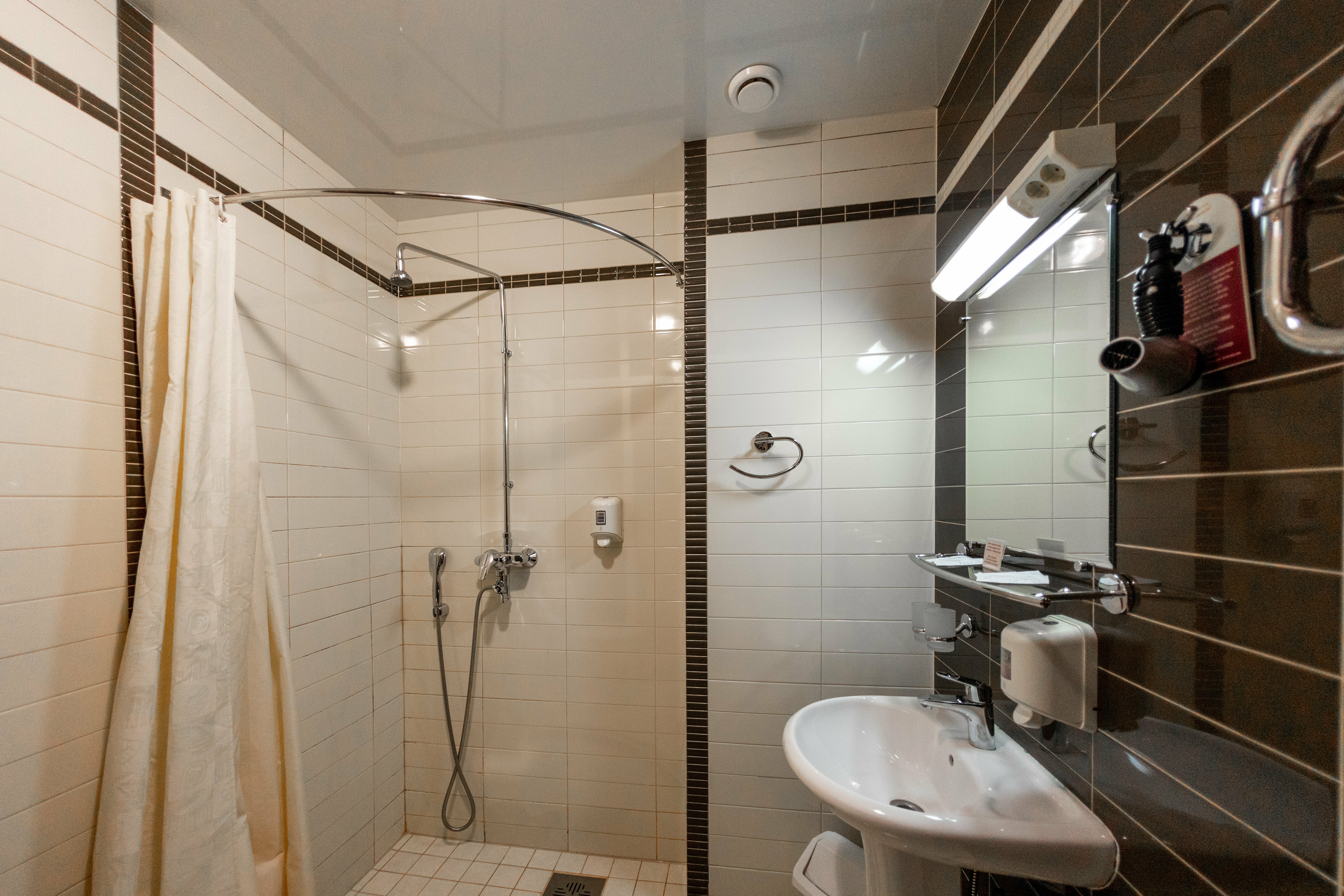 Улучшенный двухместный стандарт с 2 раздельными кроватями