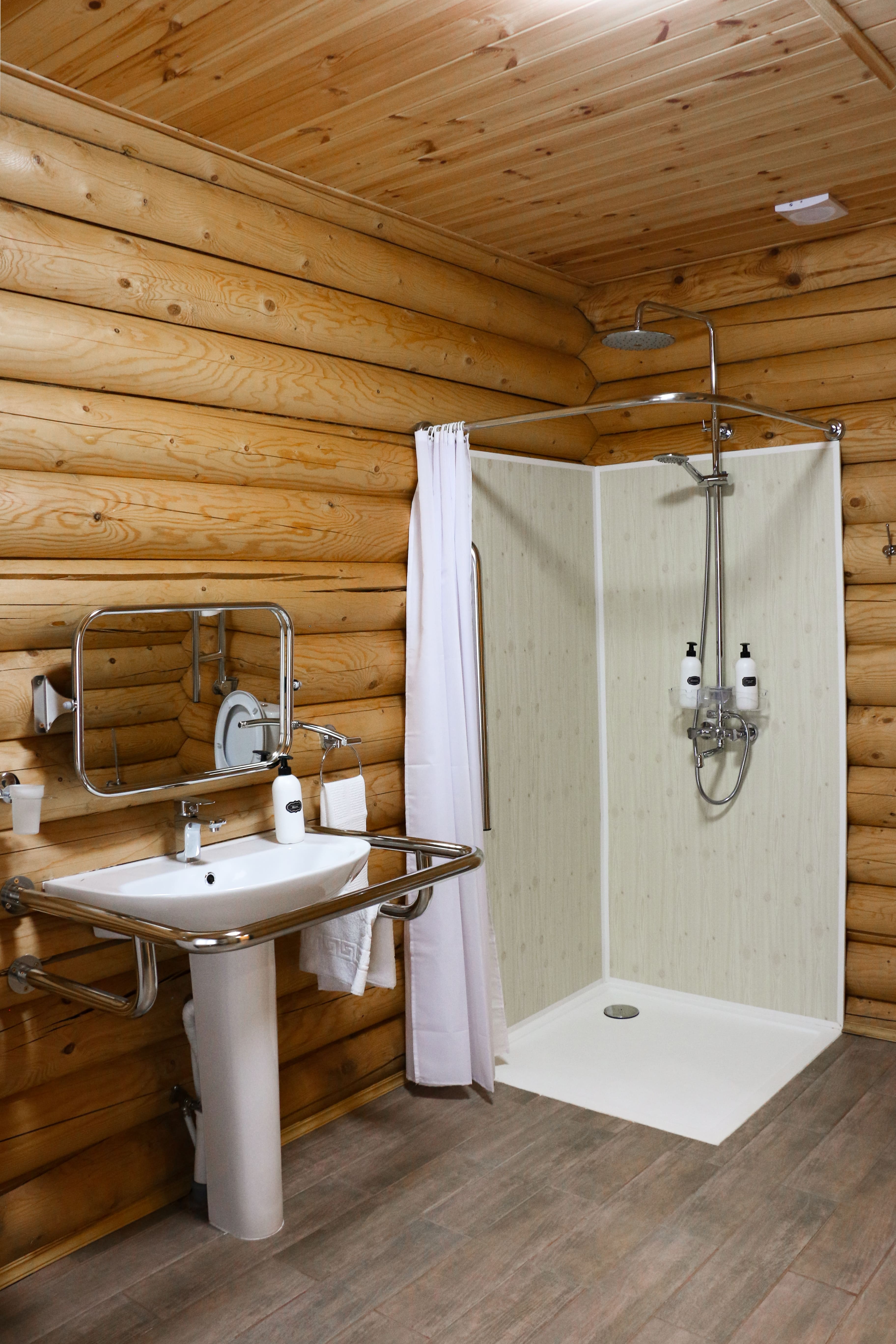 Двухместный номер с 2 отдельными кроватями и душем