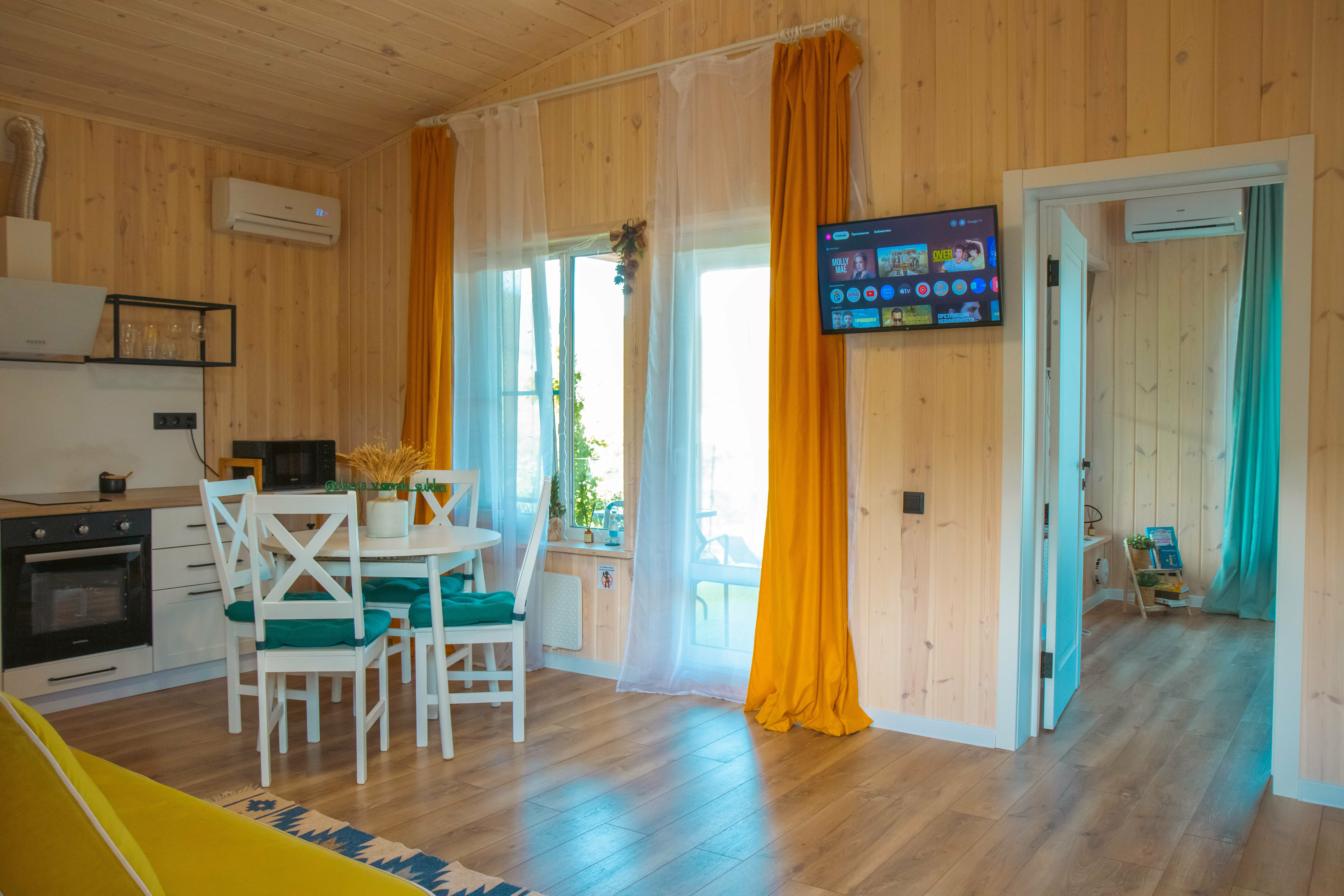 Трехместный номер с видом на горы