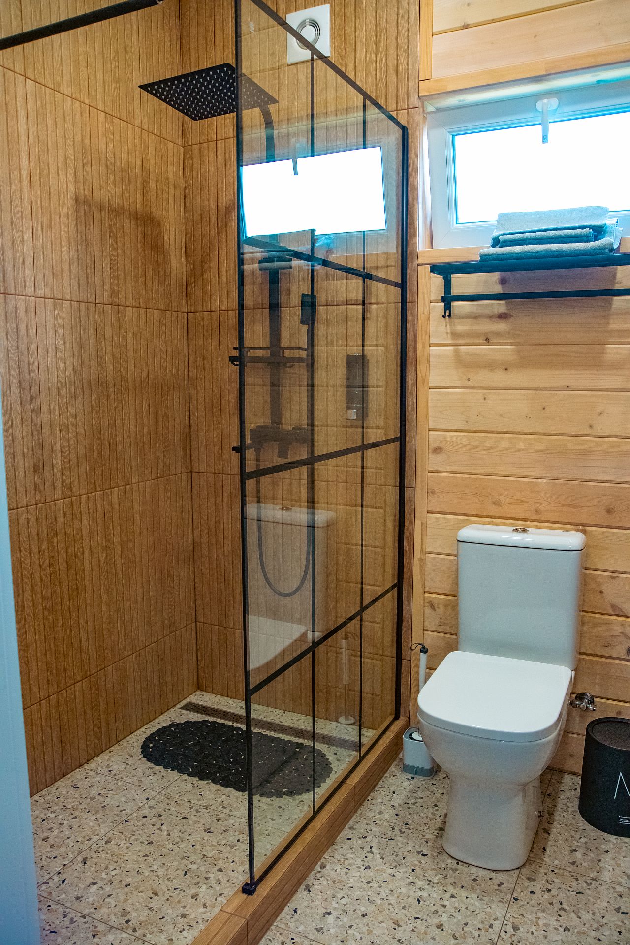 Трехместный номер с видом на горы