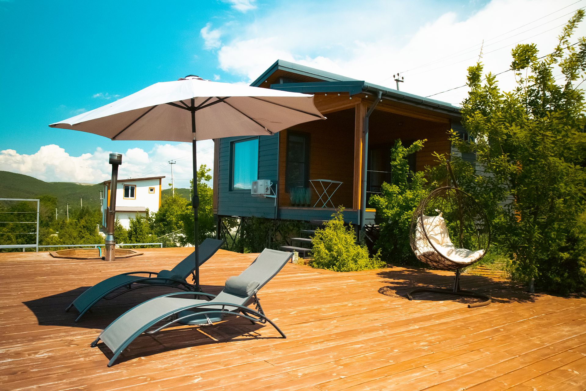 Трехместный номер с видом на горы