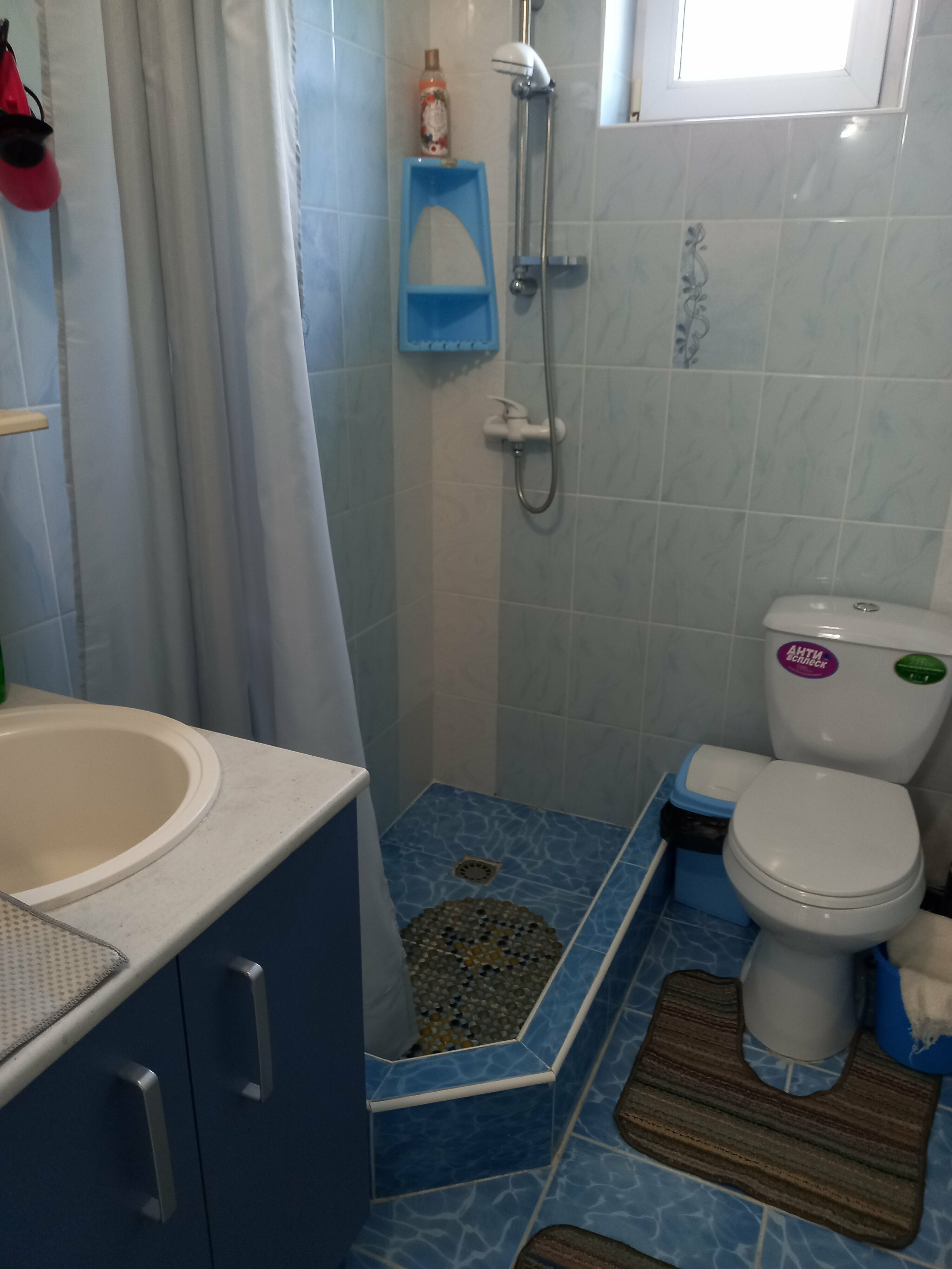 Семейный номер с боковым видом на море