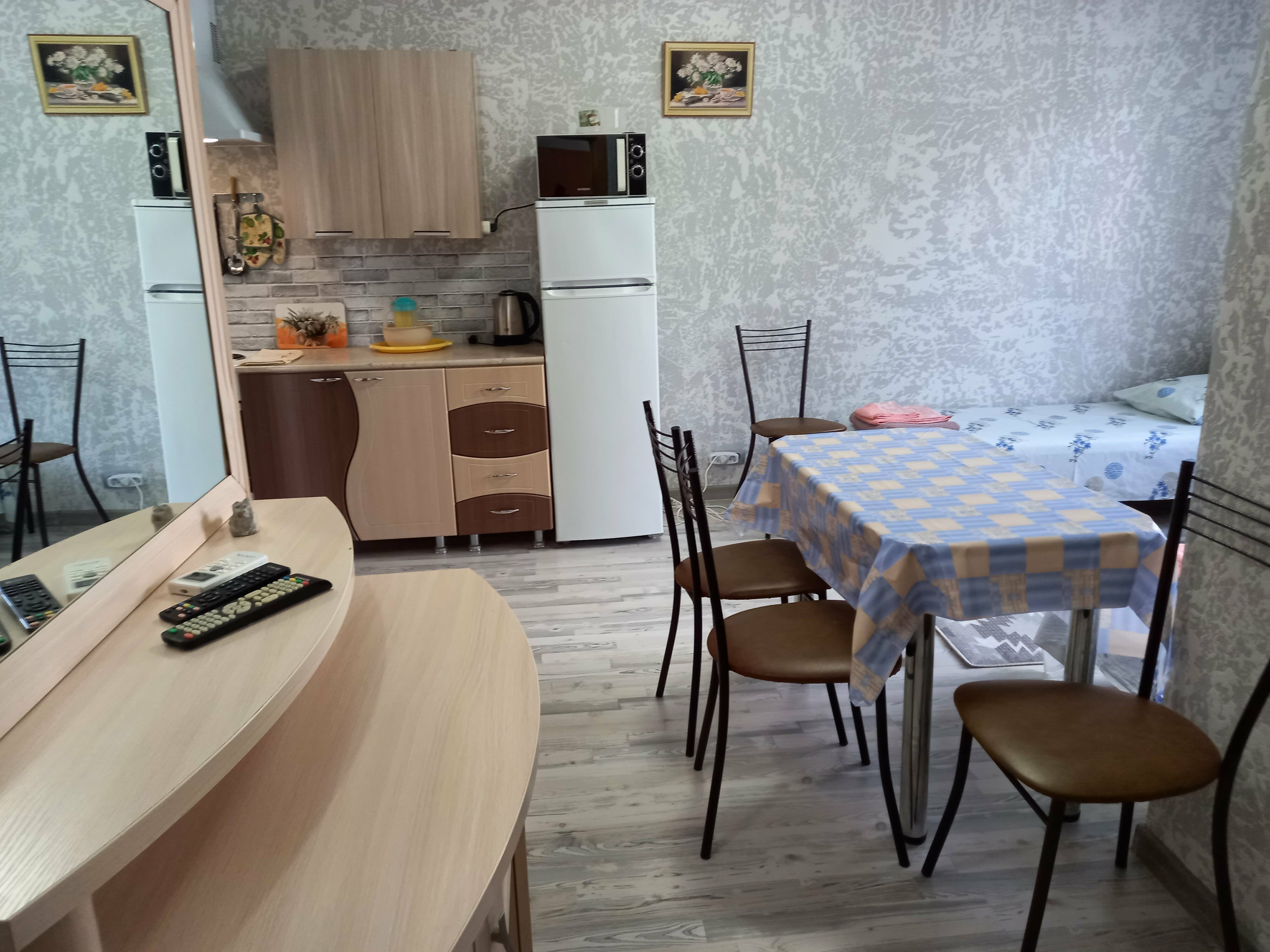 Семейный номер с боковым видом на море