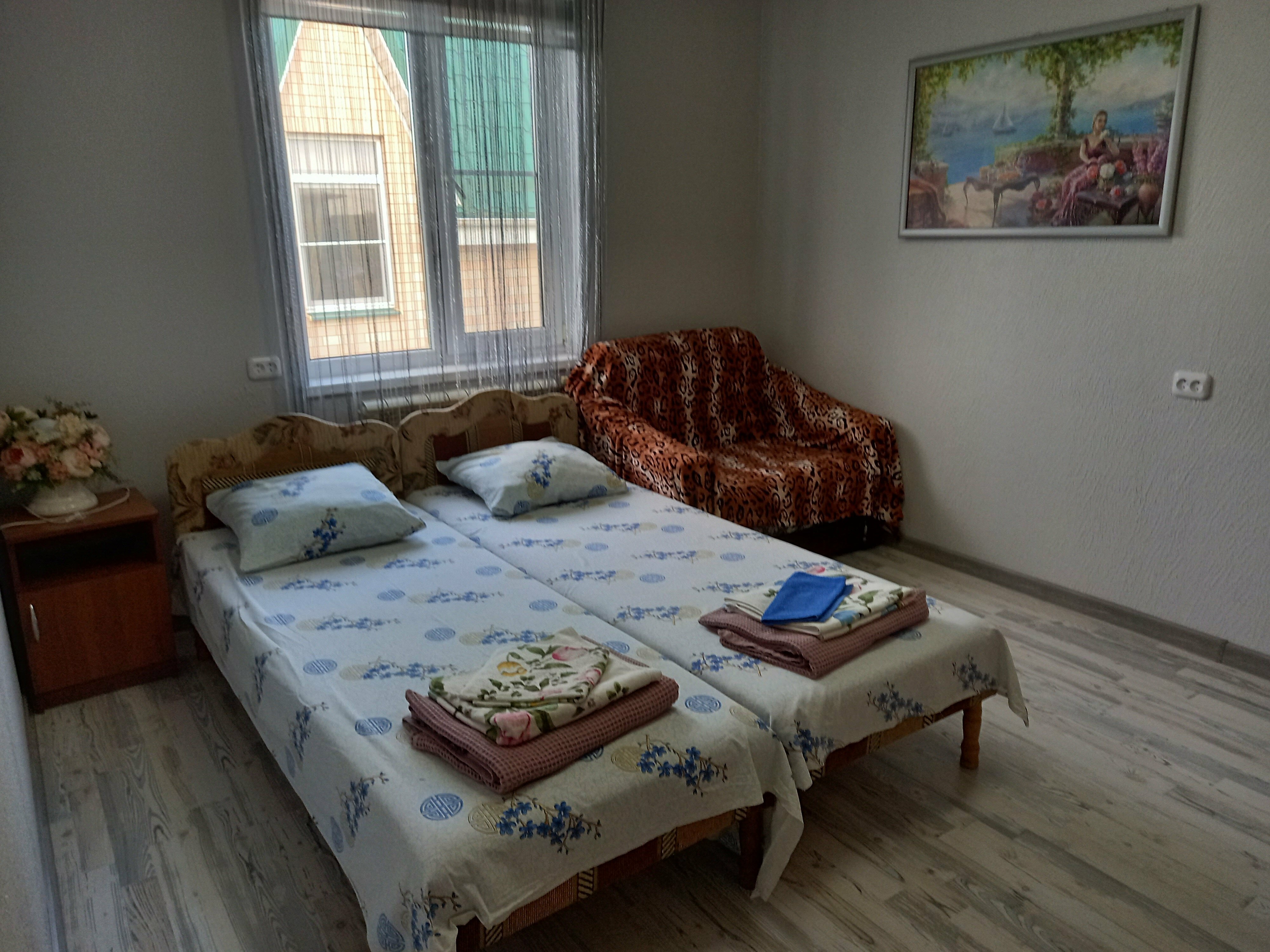 Семейный номер с боковым видом на море