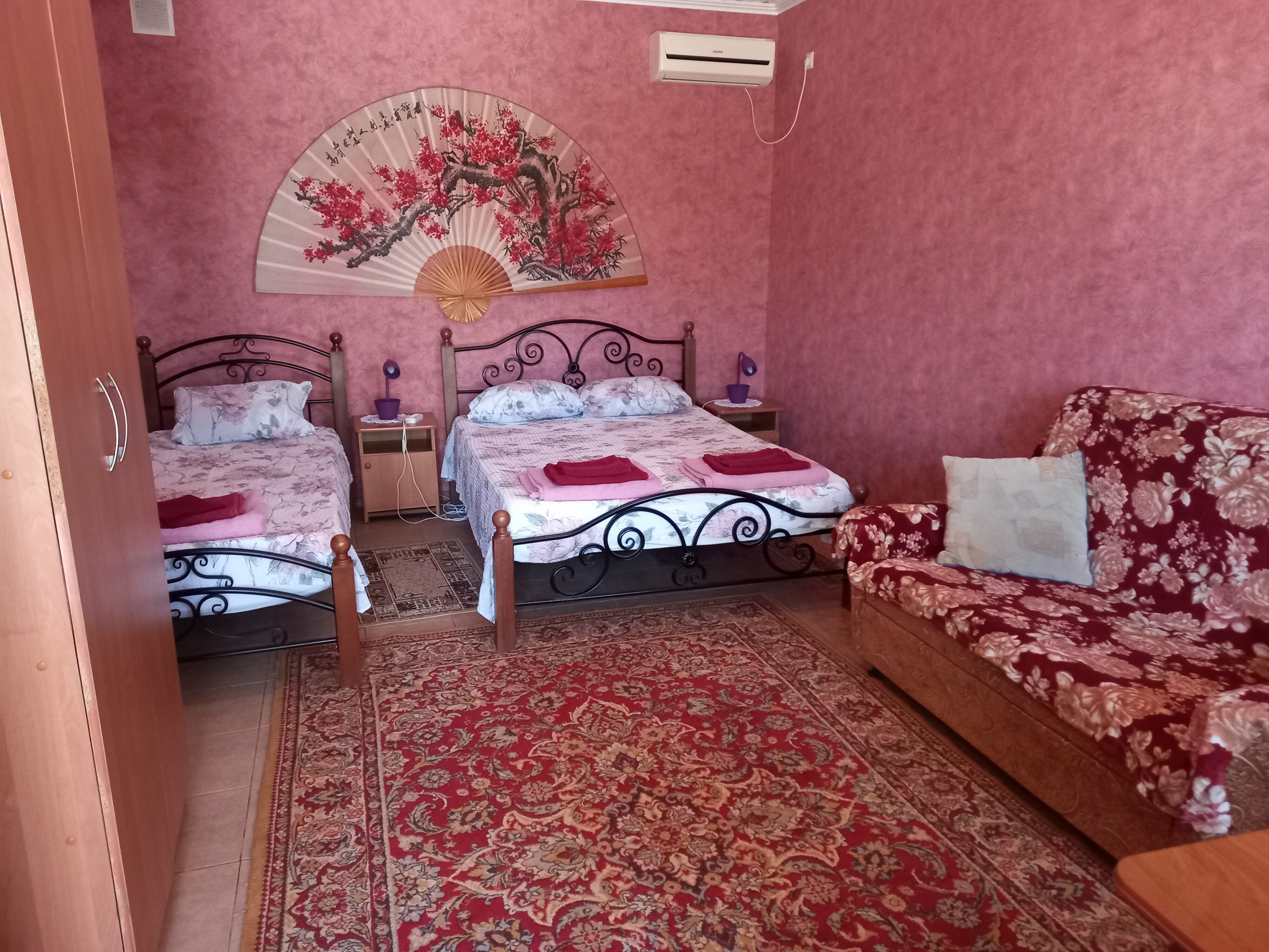 Трехместный номер с балконом