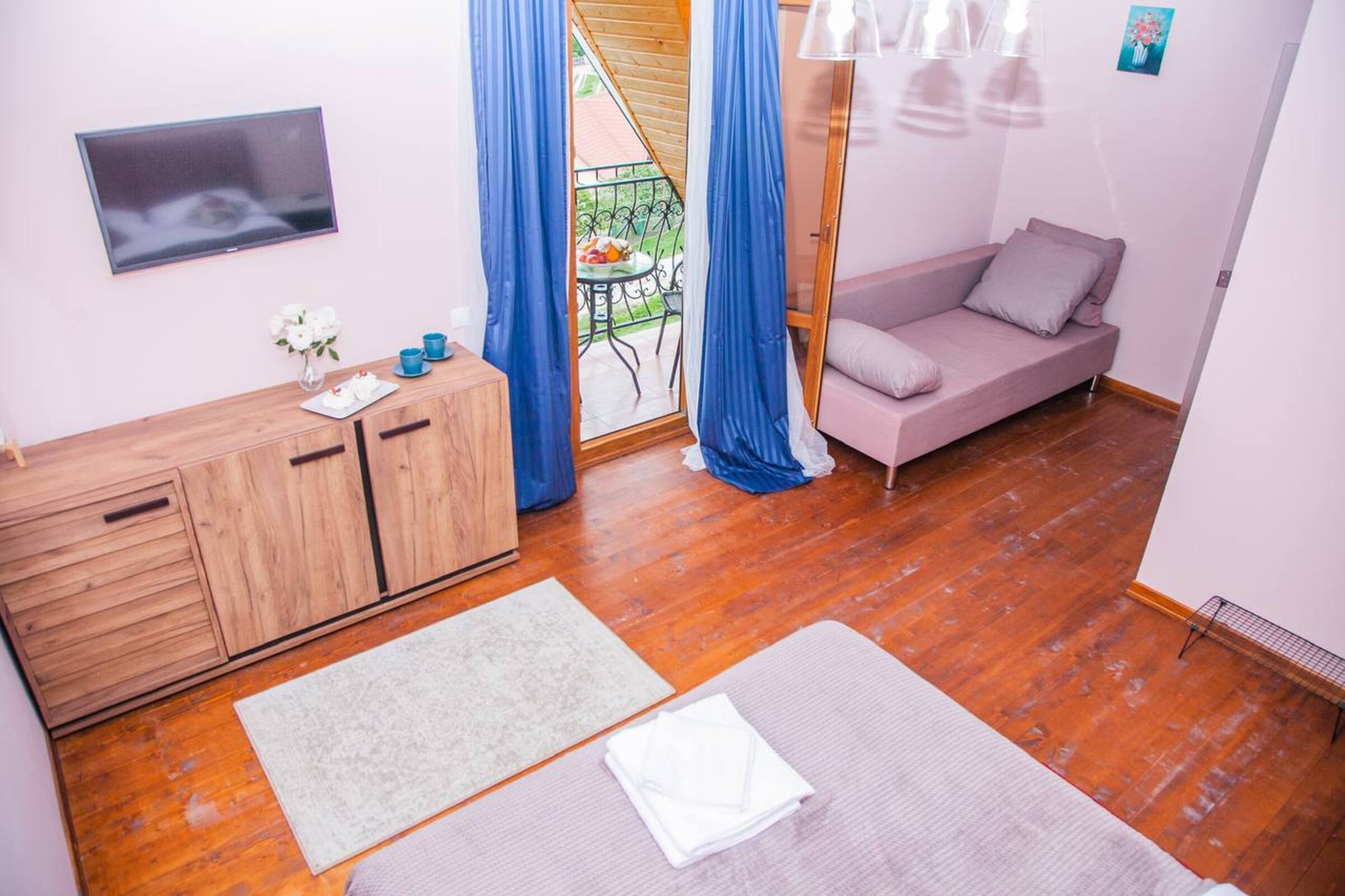 Стандарт с двуспальной кроватью и диваном