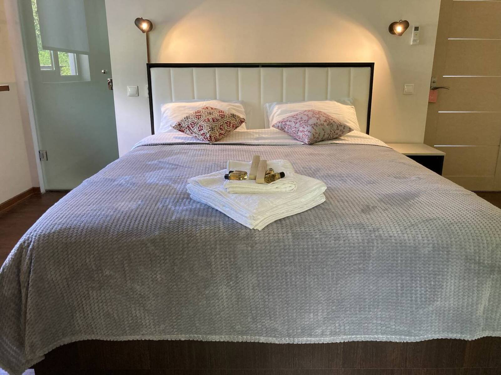 Стандарт с двуспальной кроватью и креслом-кроватью