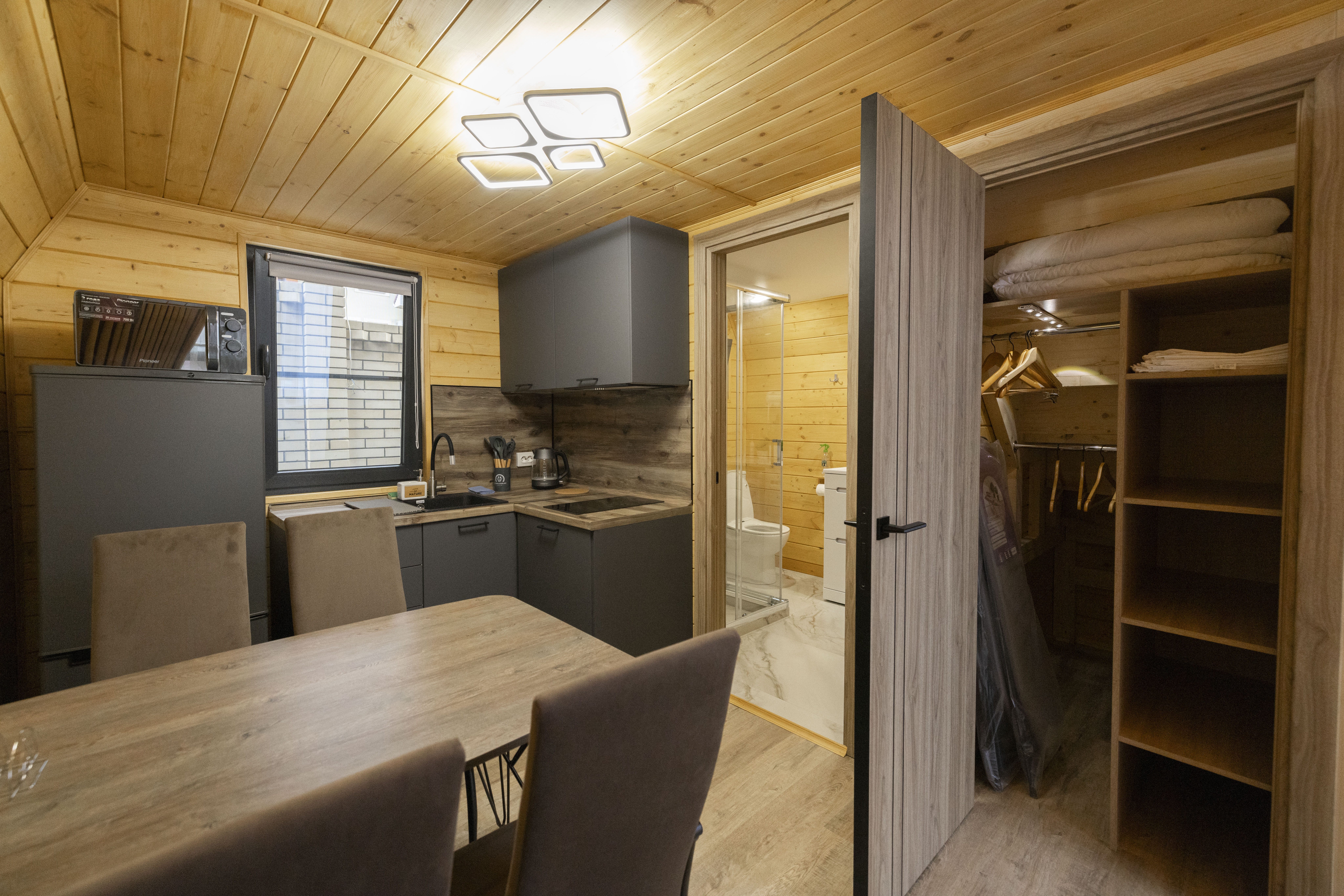 Коттедж с балконом