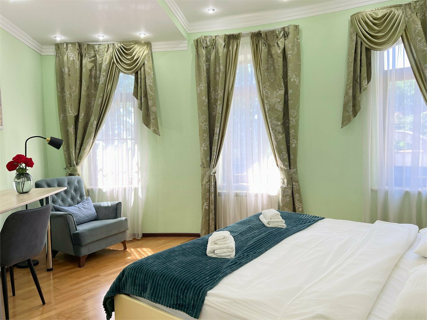 203 - Двухместная комната с кроватью размера "king-size". Собственная ванная комната