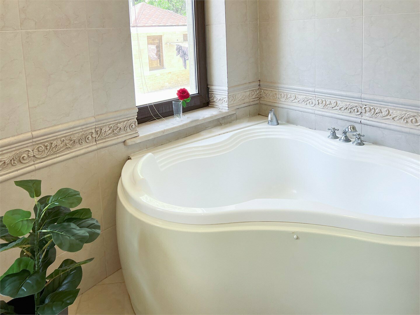 203 - Двухместная комната с кроватью размера "king-size". Собственная ванная комната