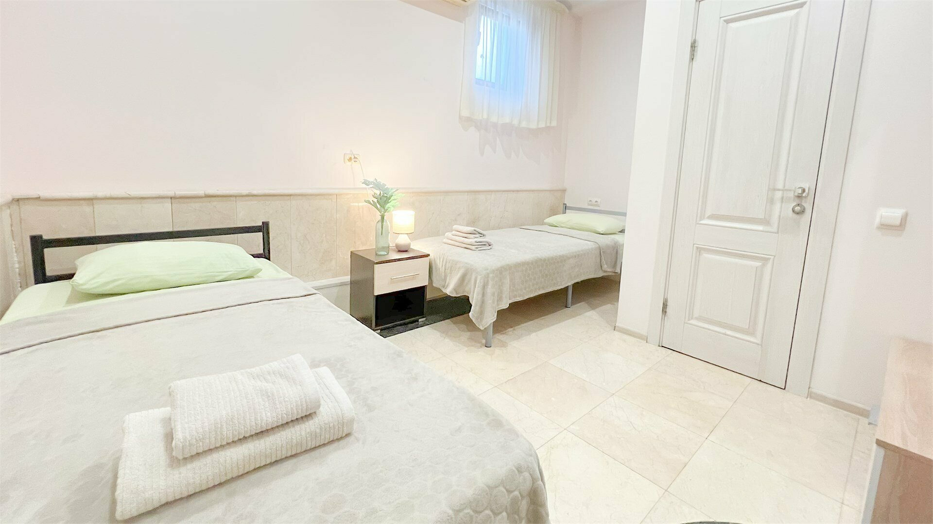 ЭКОНОМ G1 - двухместная комната с 2 отдельными кроватями. Собственная ванная комната