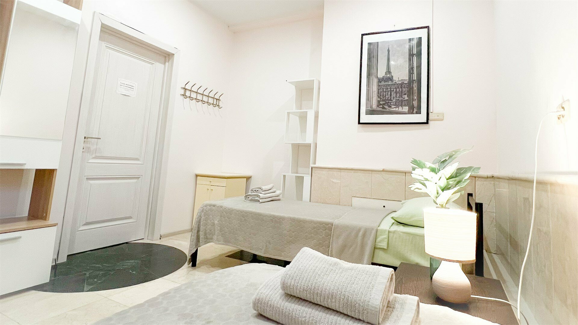 ЭКОНОМ G1 - двухместная комната с 2 отдельными кроватями. Собственная ванная комната