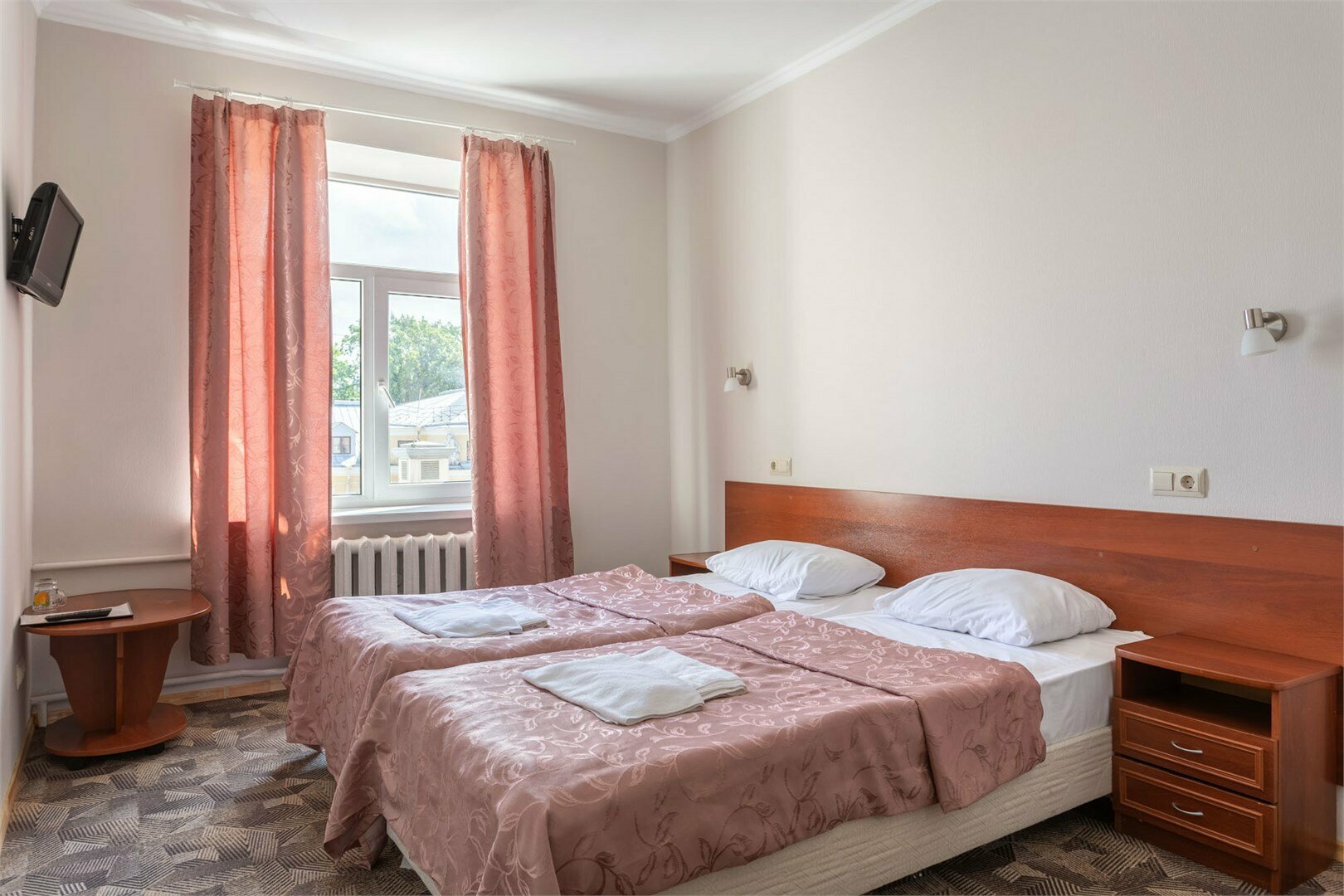 Улучшенный Бюджетный номер с общей ванной комнатой на этаже