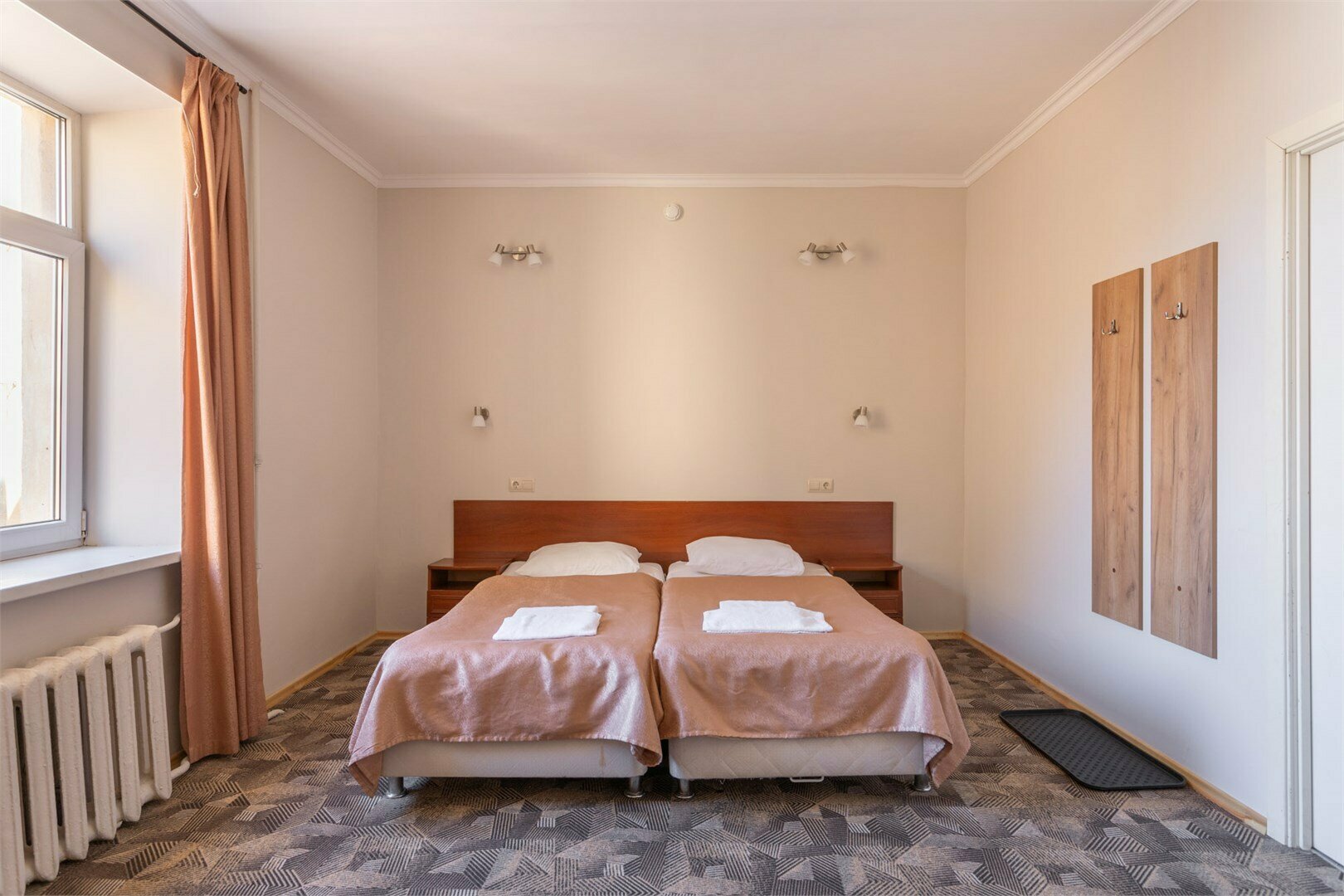 Улучшенный Бюджетный номер с общей ванной комнатой на этаже