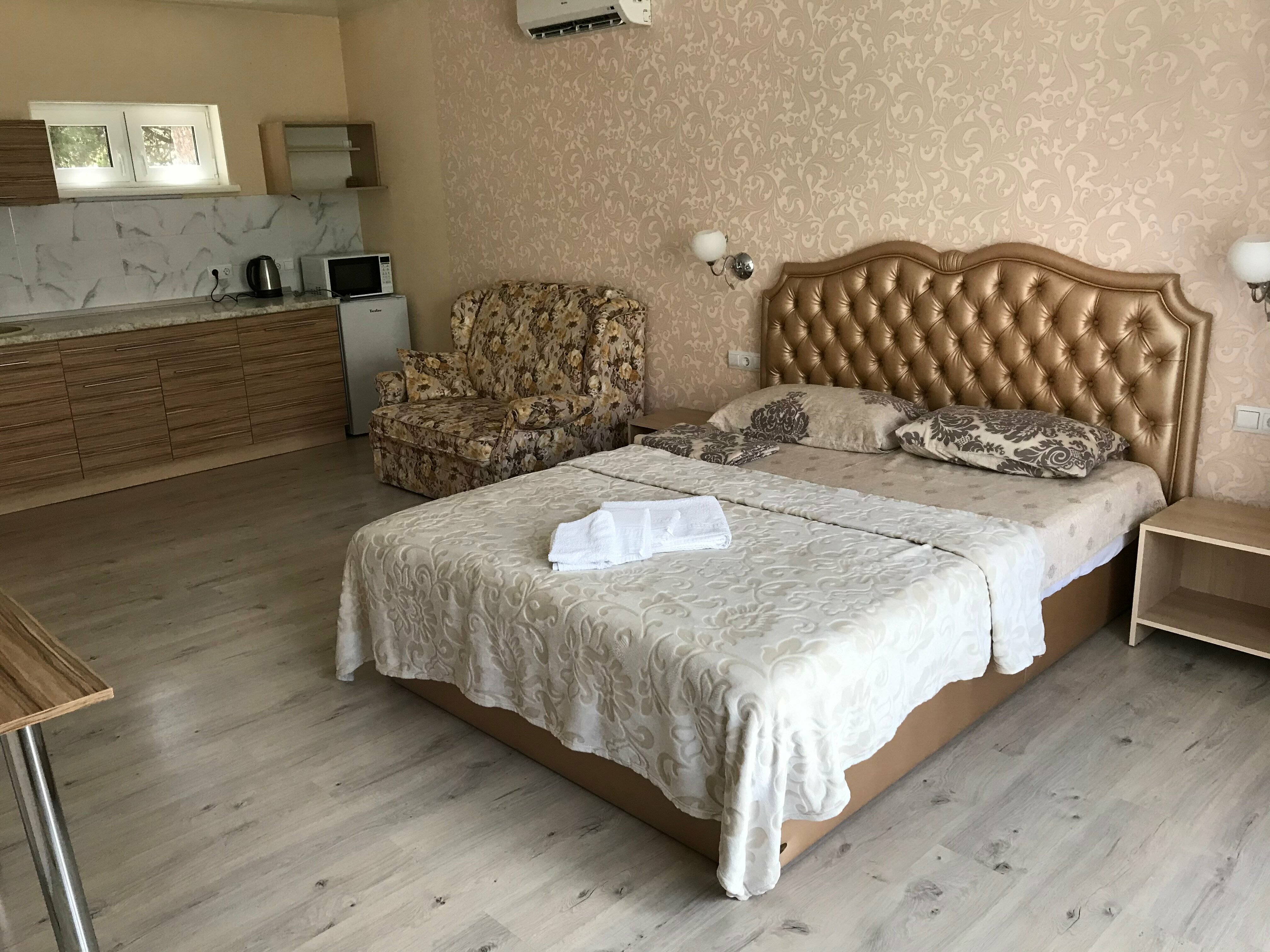 Трехместный номер с видом на бассейн