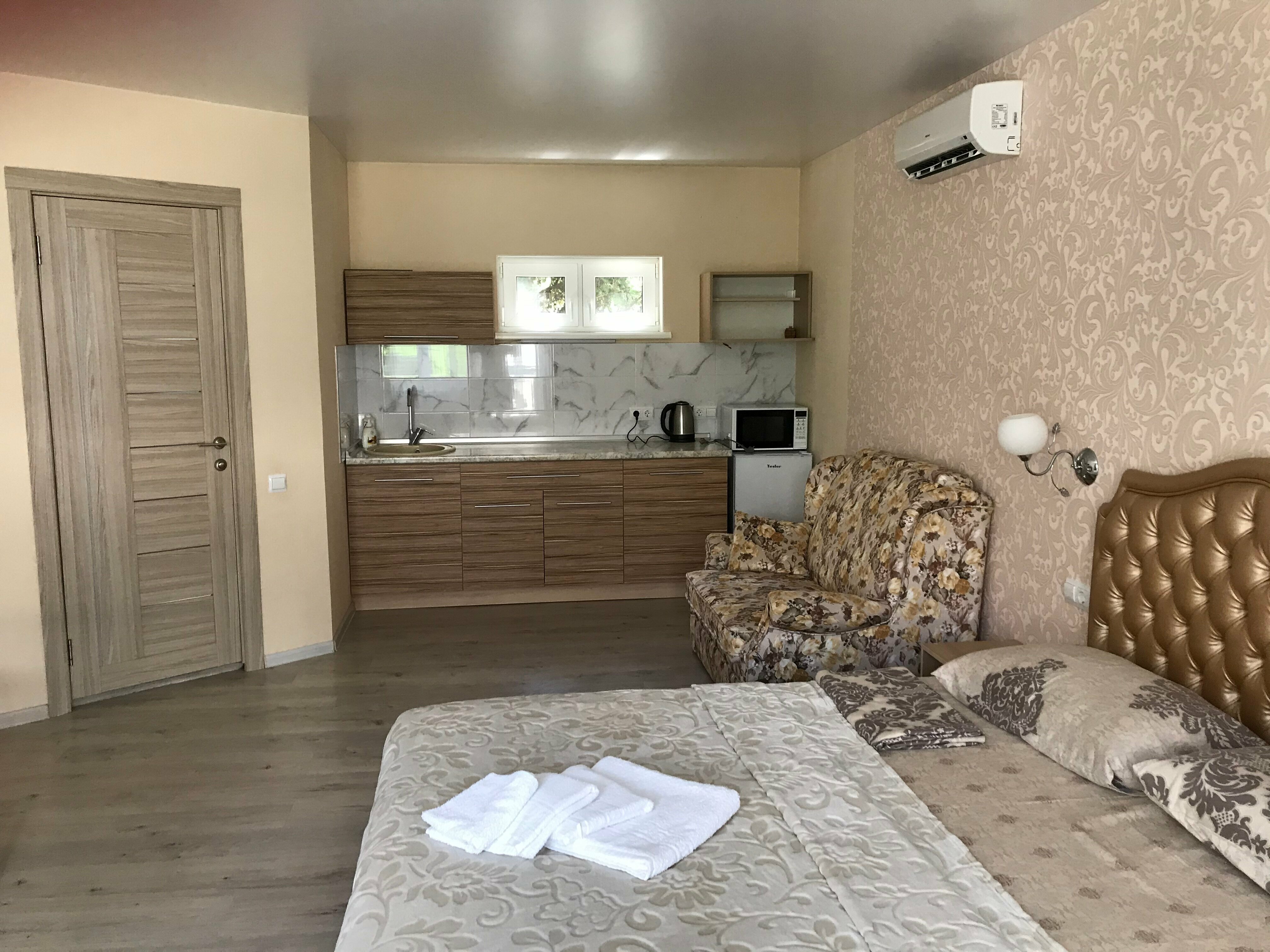 Трехместный номер с видом на бассейн