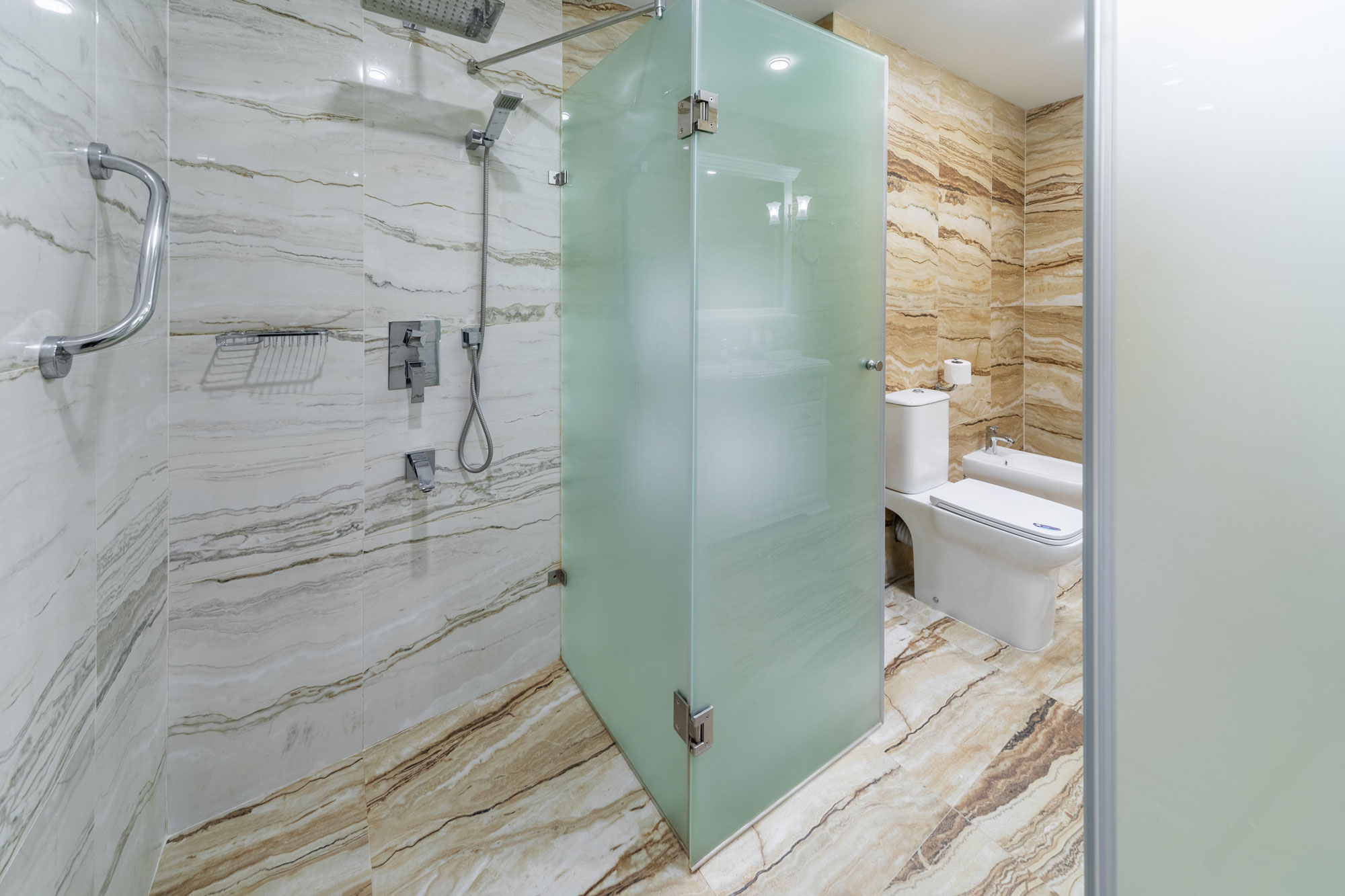 Джуниор Сюит