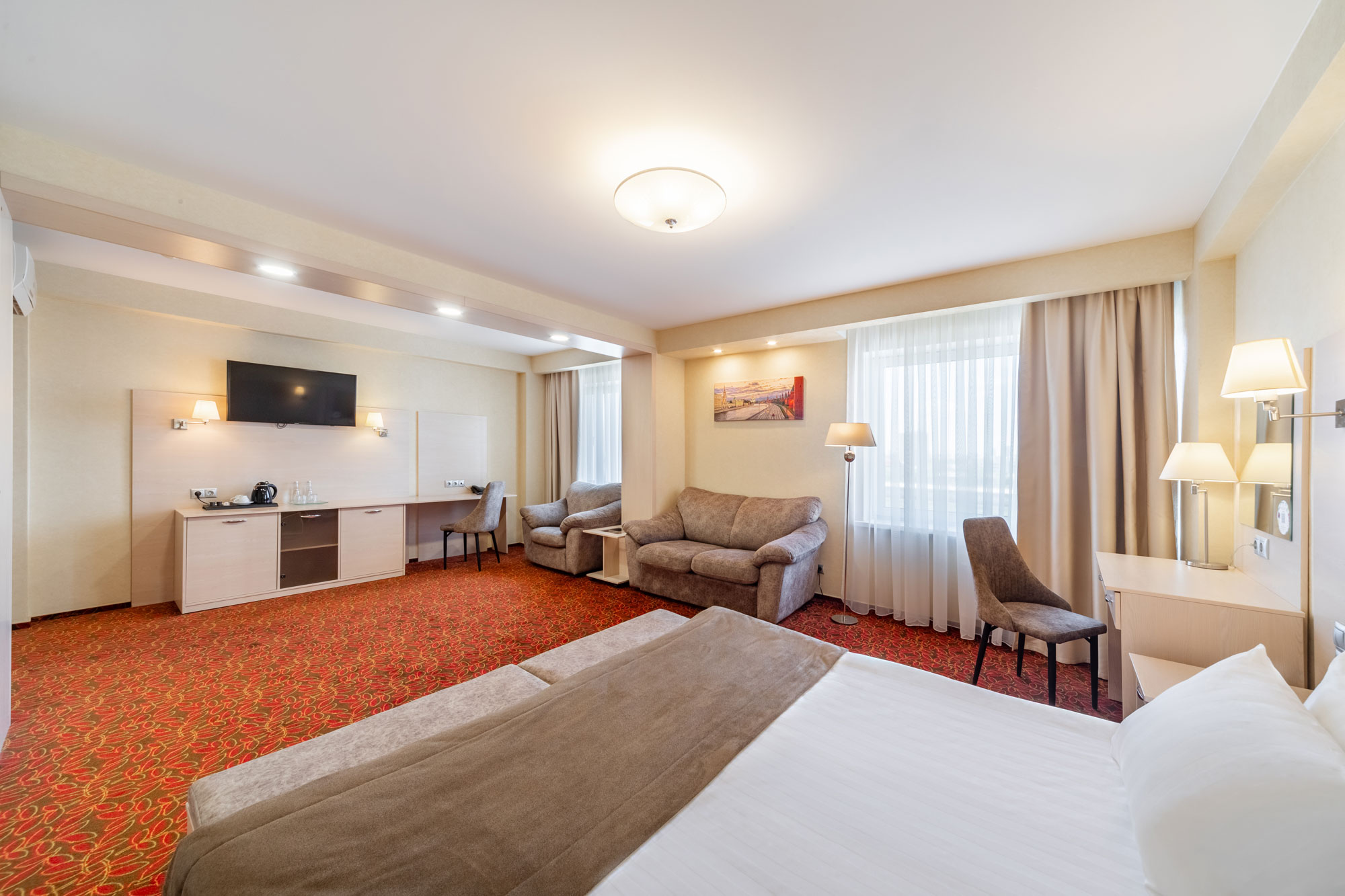 Джуниор Сюит