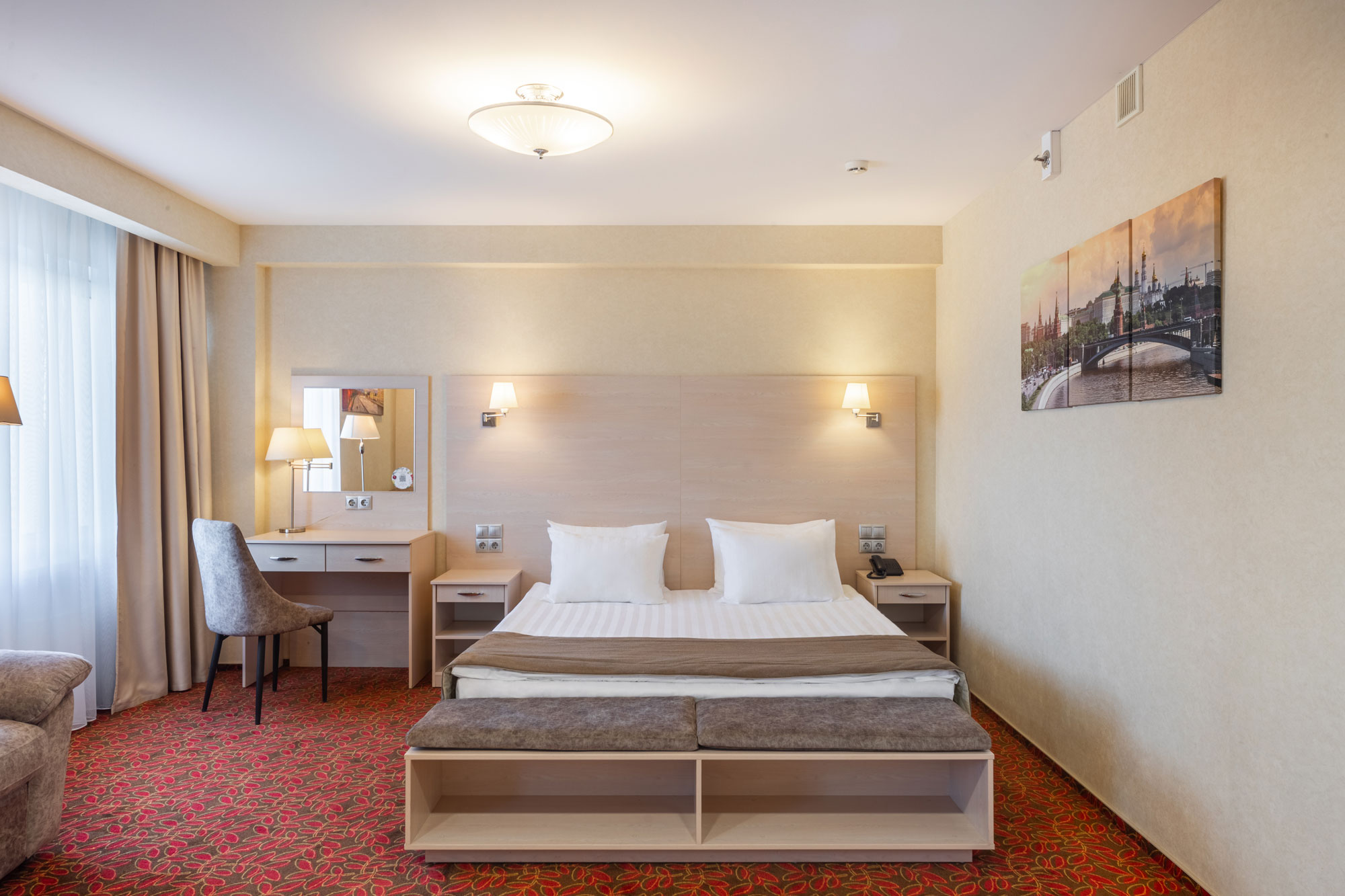 Джуниор Сюит