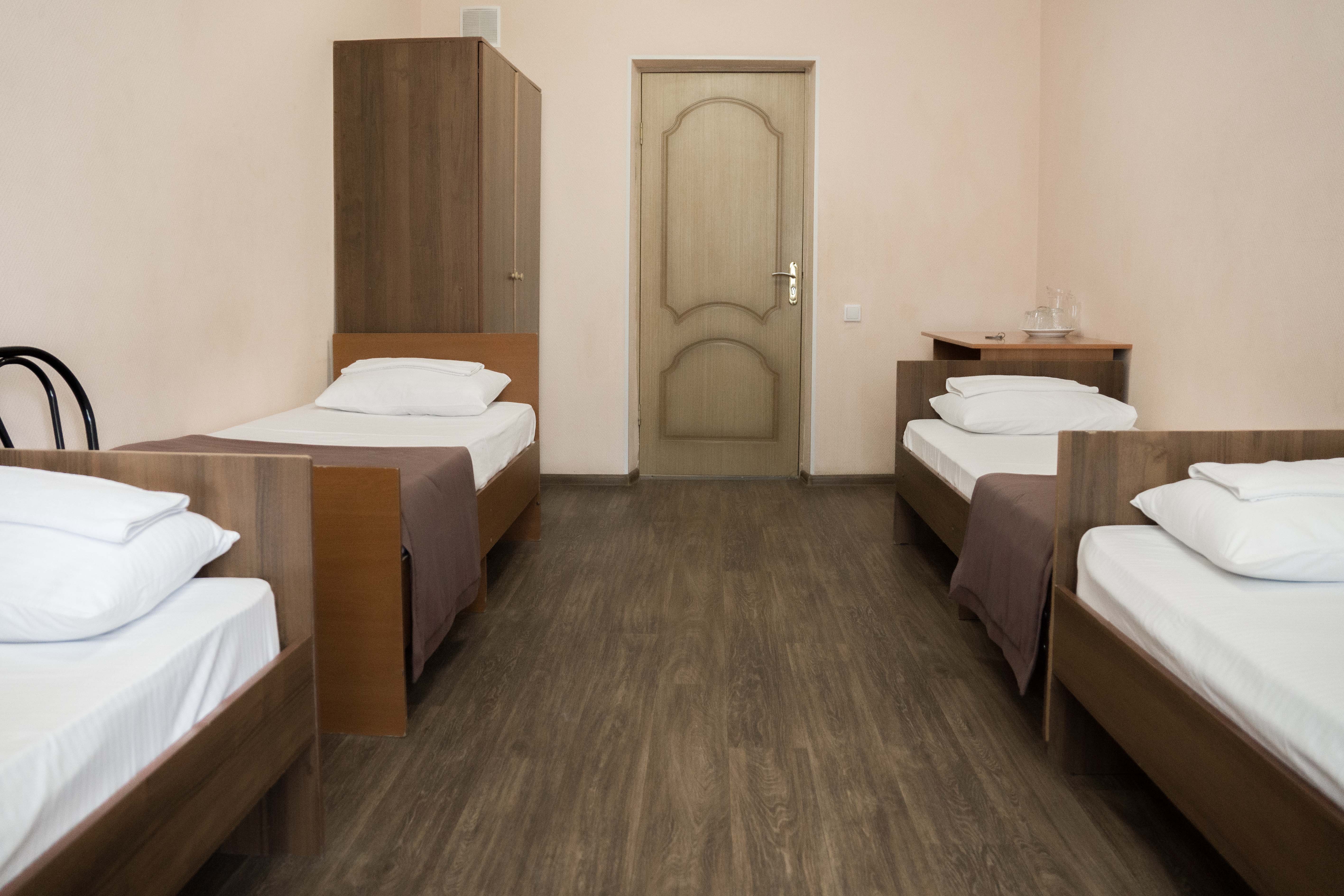 Четырехместный номер "Эконом" (санузел/ душевая на этаже)