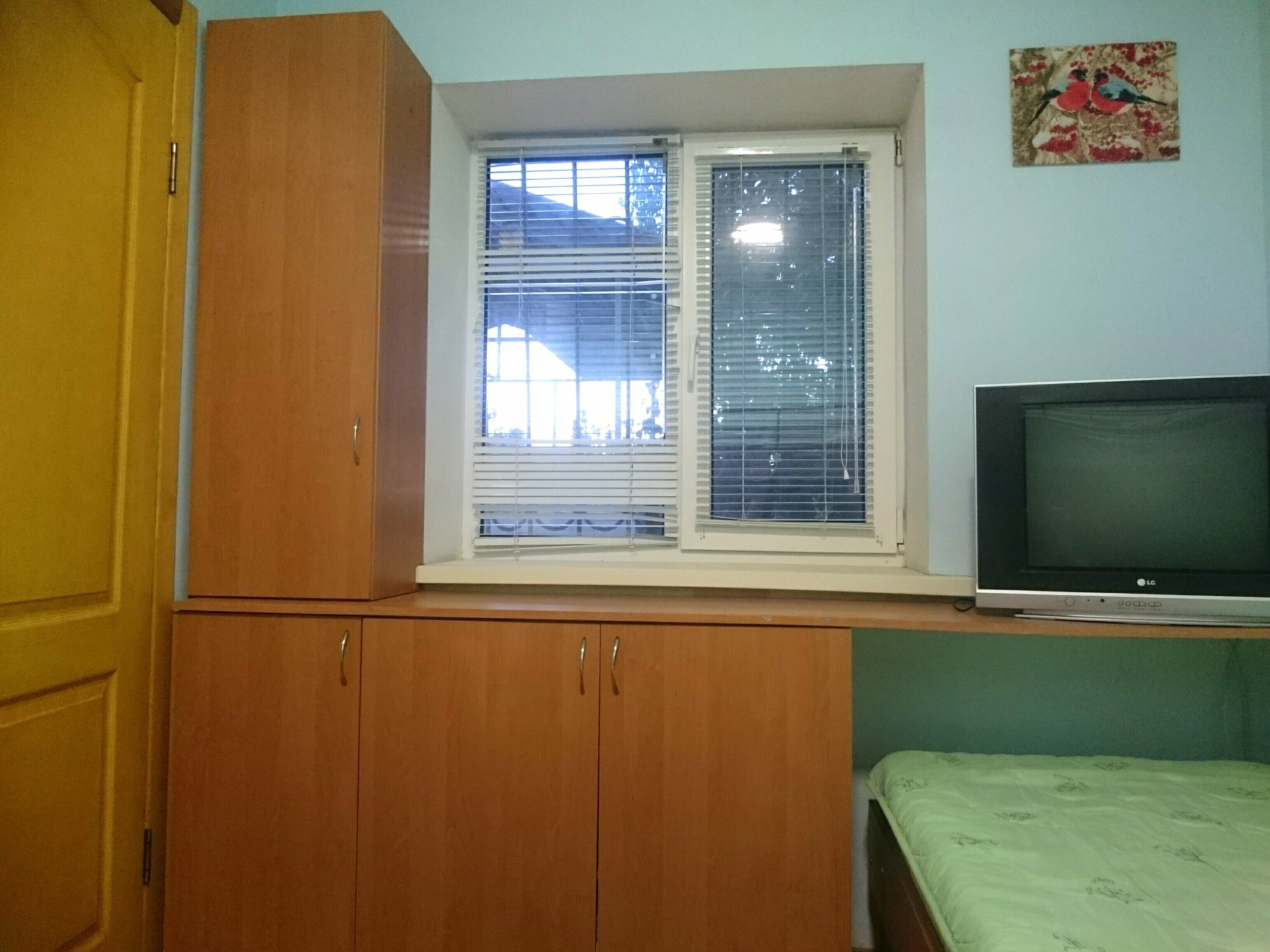 Четырехместный номер эконом-класса с общей ванной комнатой