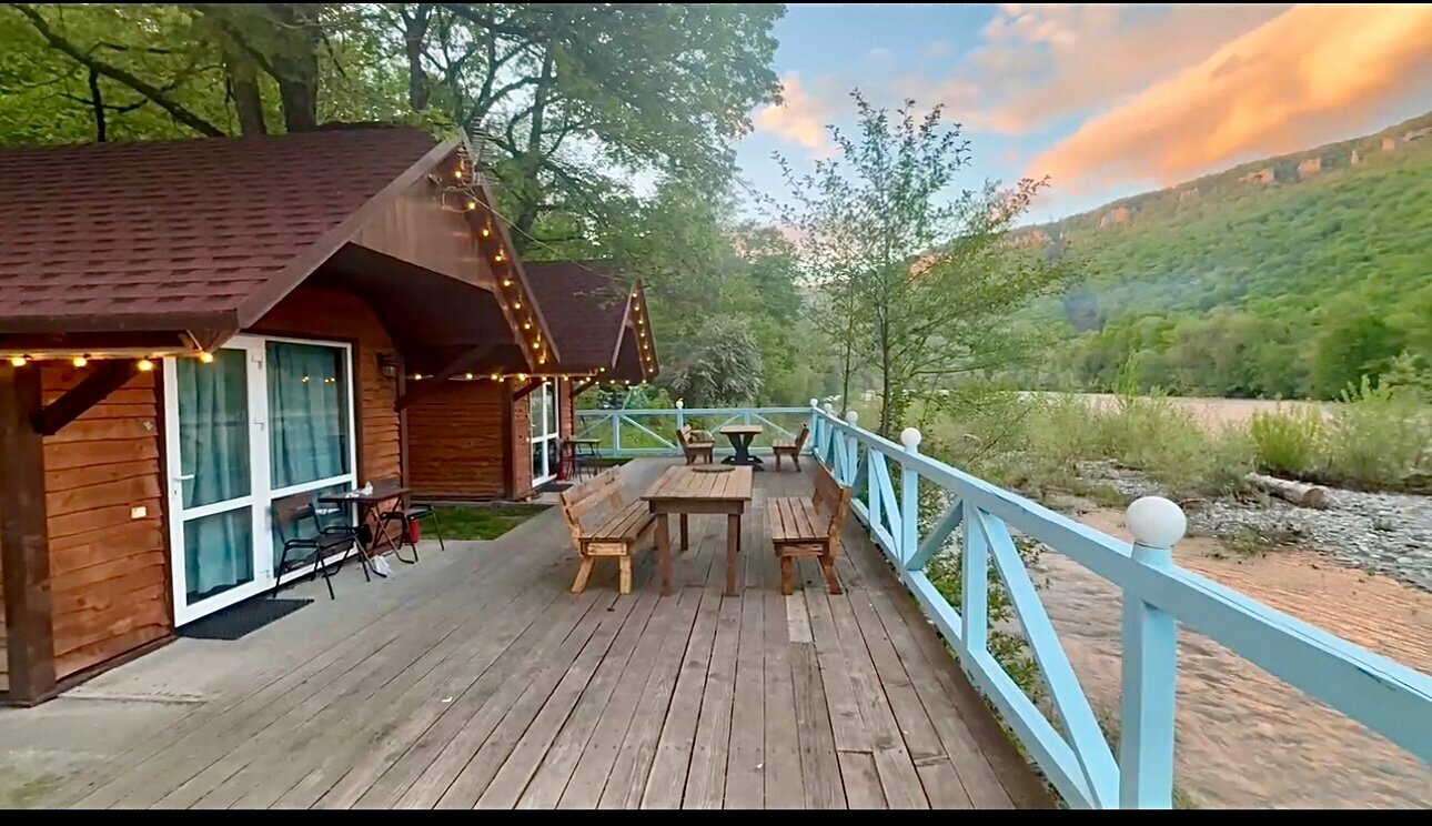 Бунгало  с видом на реку и горы