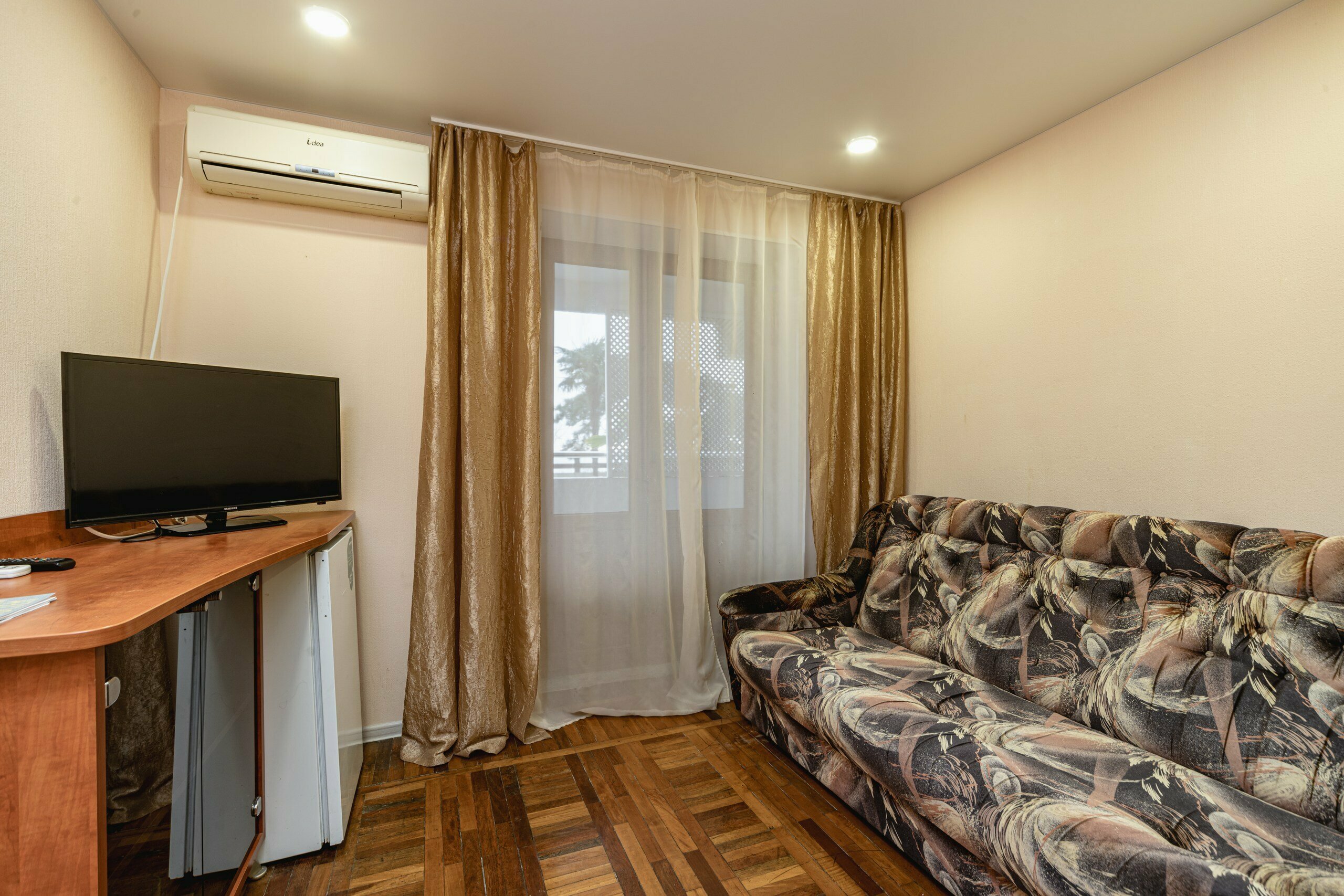 Повышенной комфортности 2-х местный 2-х комнатный  1-й этаж 107