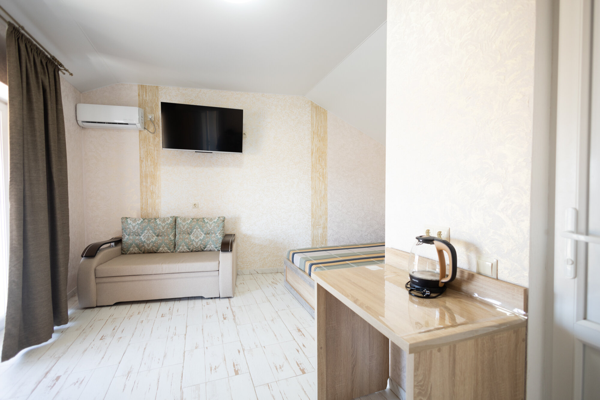 Однокомнатные номера стандарт, 2-4 спальных места.  Кондиционер, телевизор, холодильник.