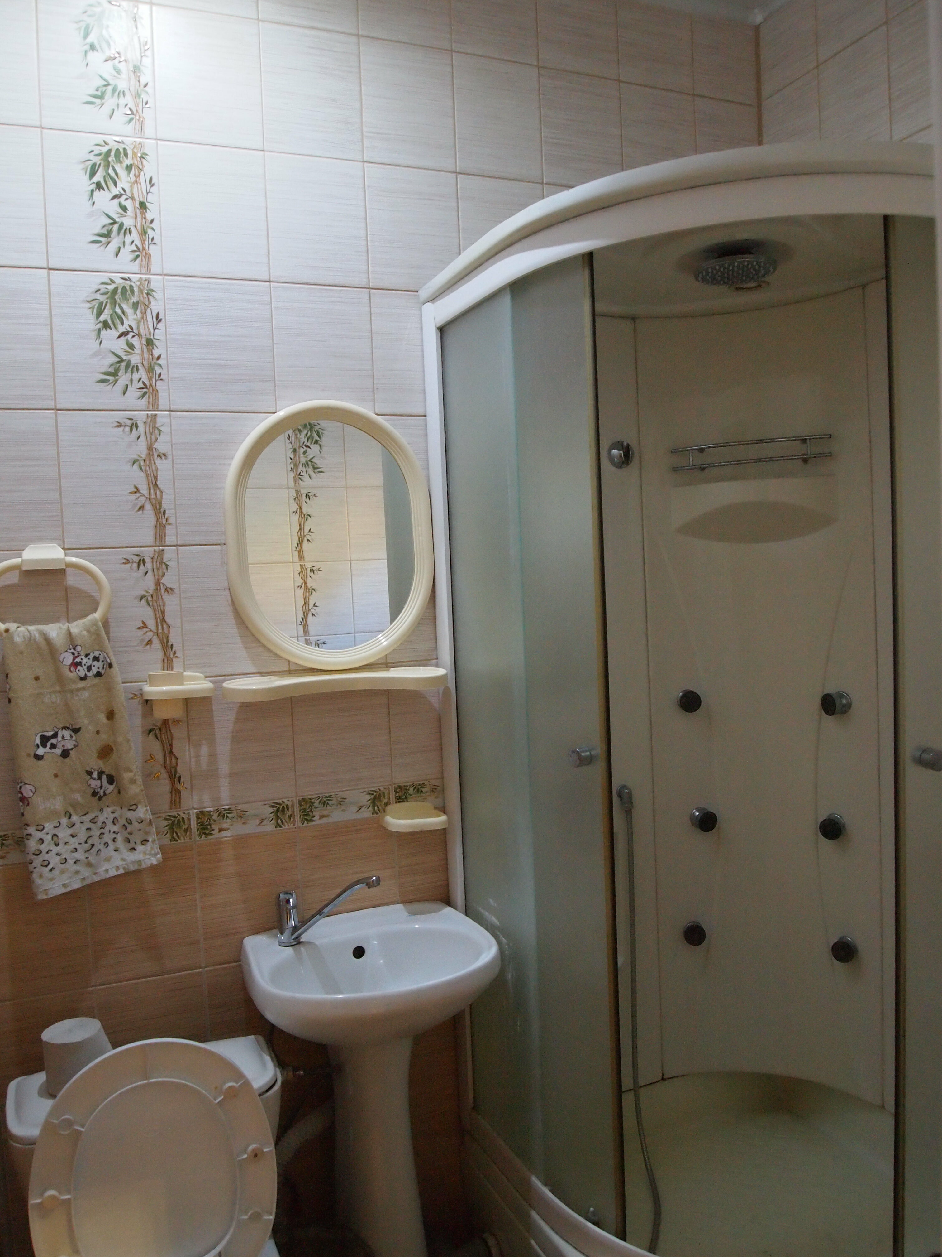 Семейный номер с общей ванной комнатой