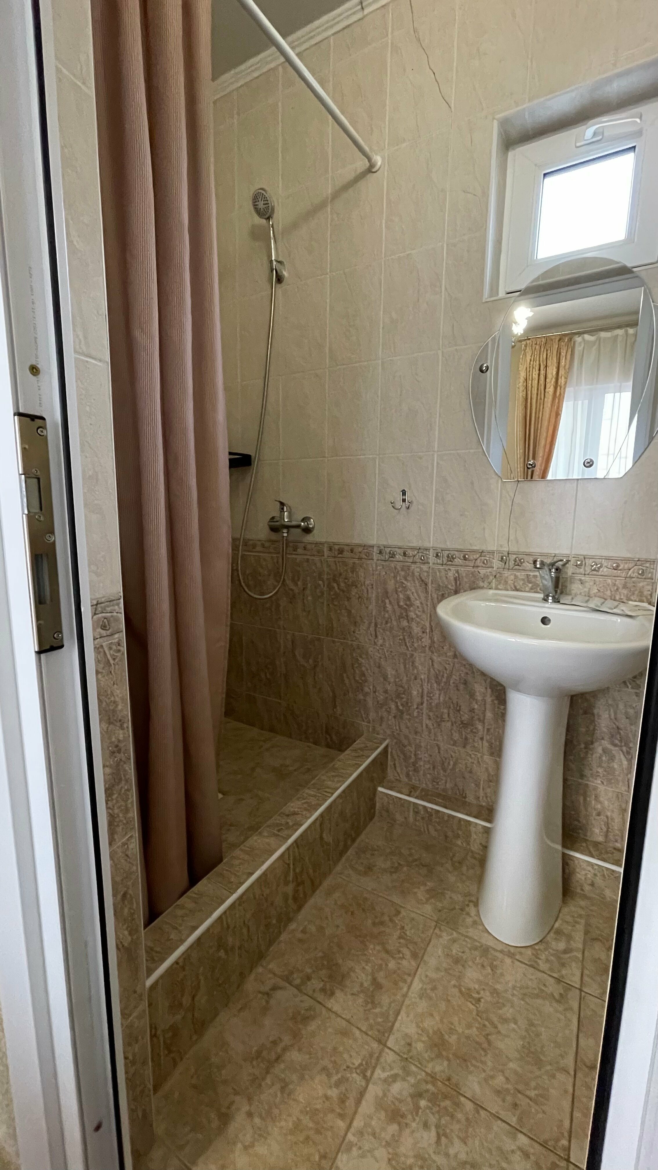 Трехместный номер с балконом