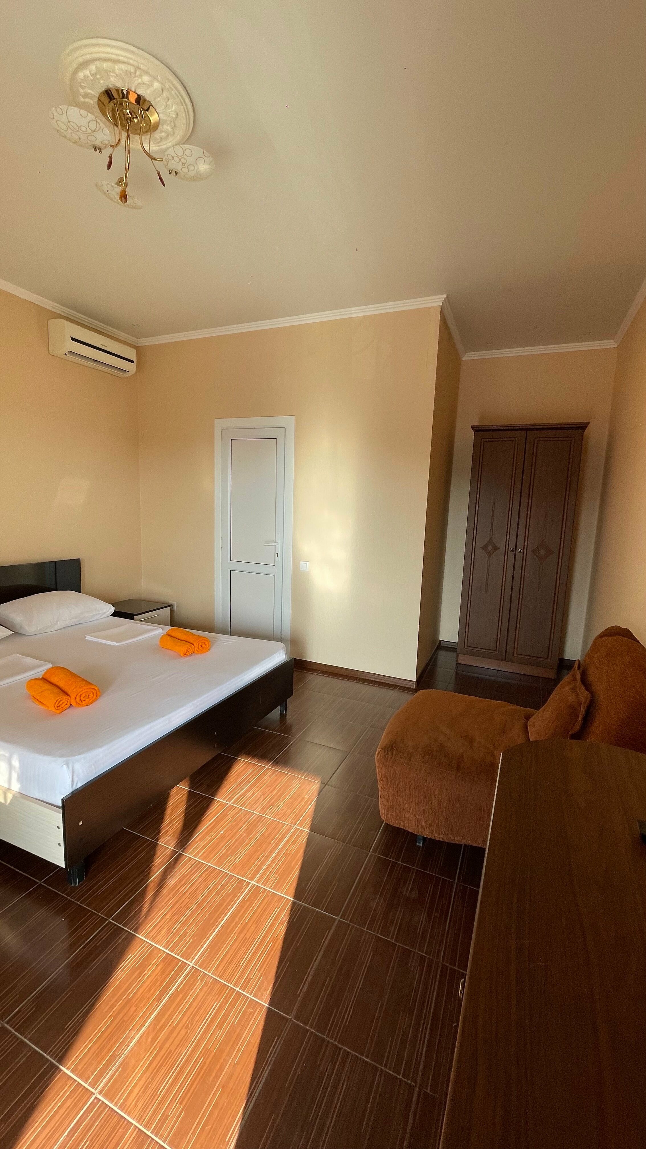 Трехместный номер с балконом