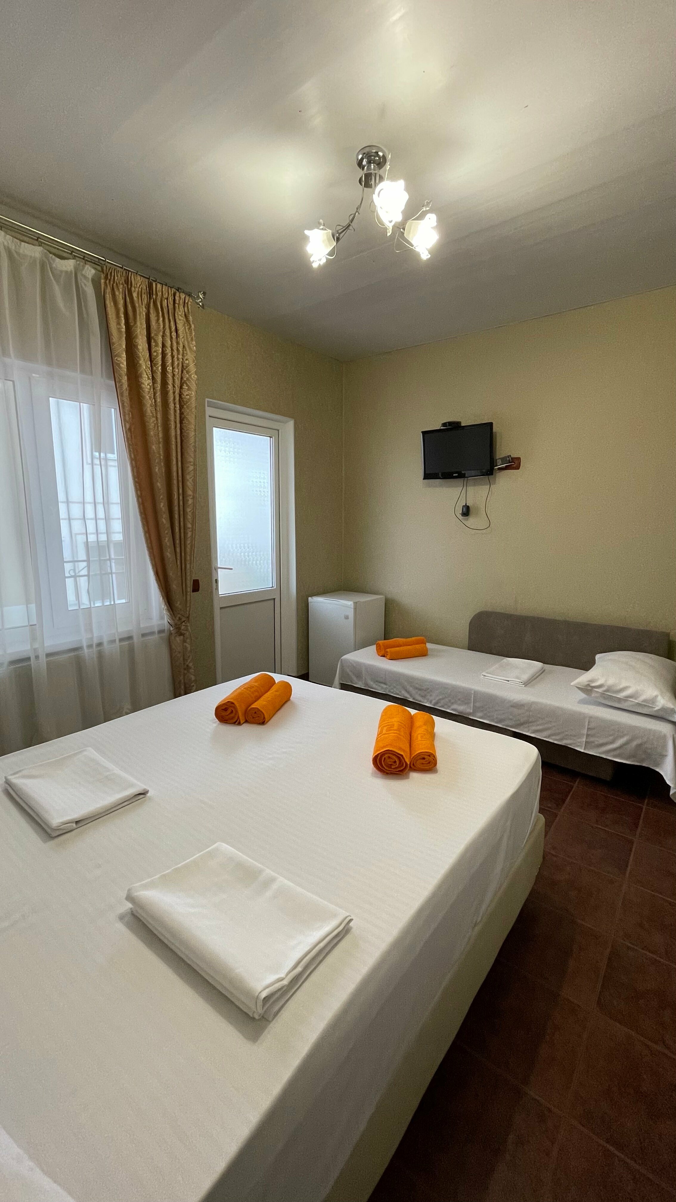 Трехместный номер с балконом