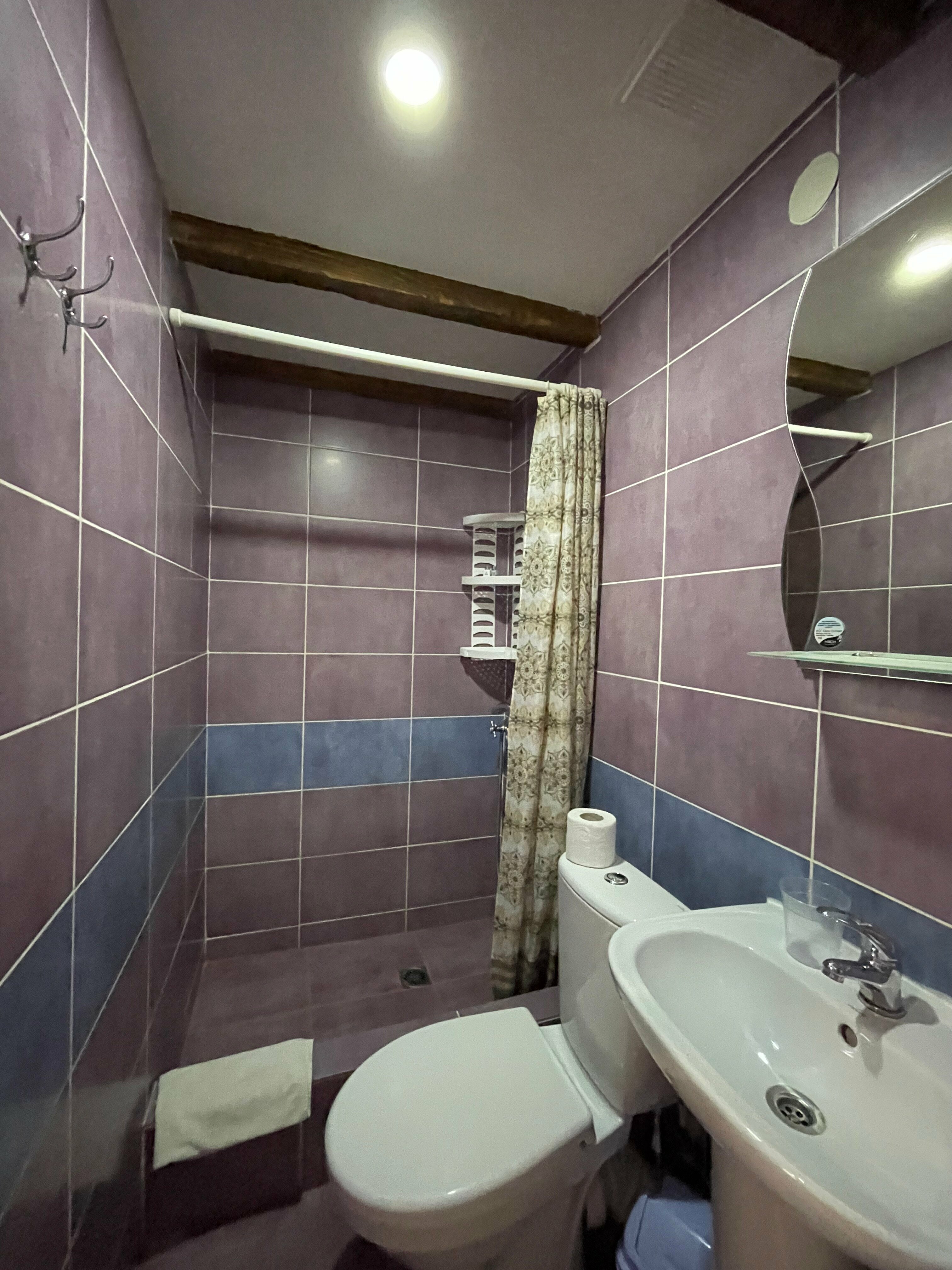 Трехместный номер «Комфорт» с душем