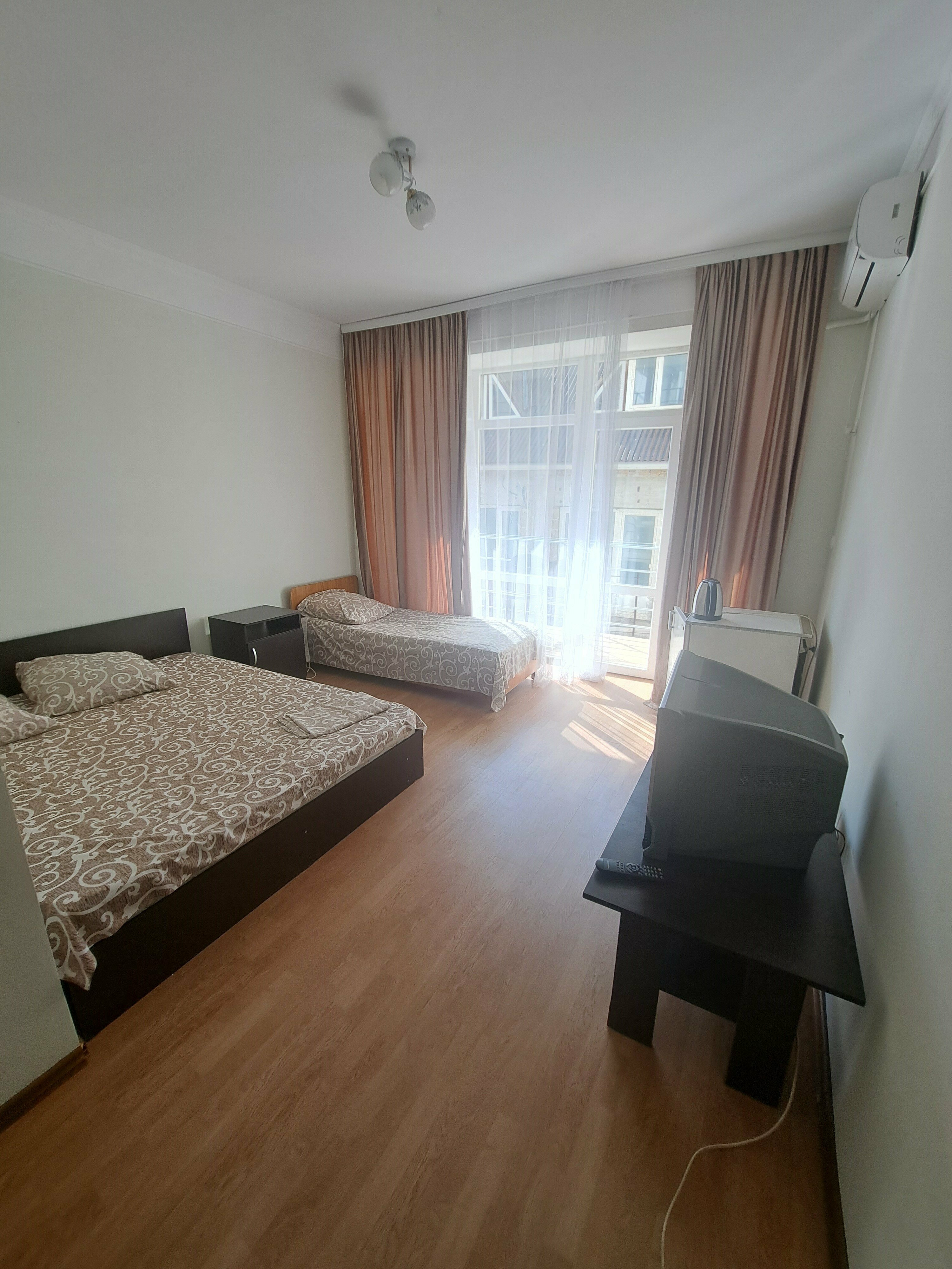 Семейный без вида на море 11