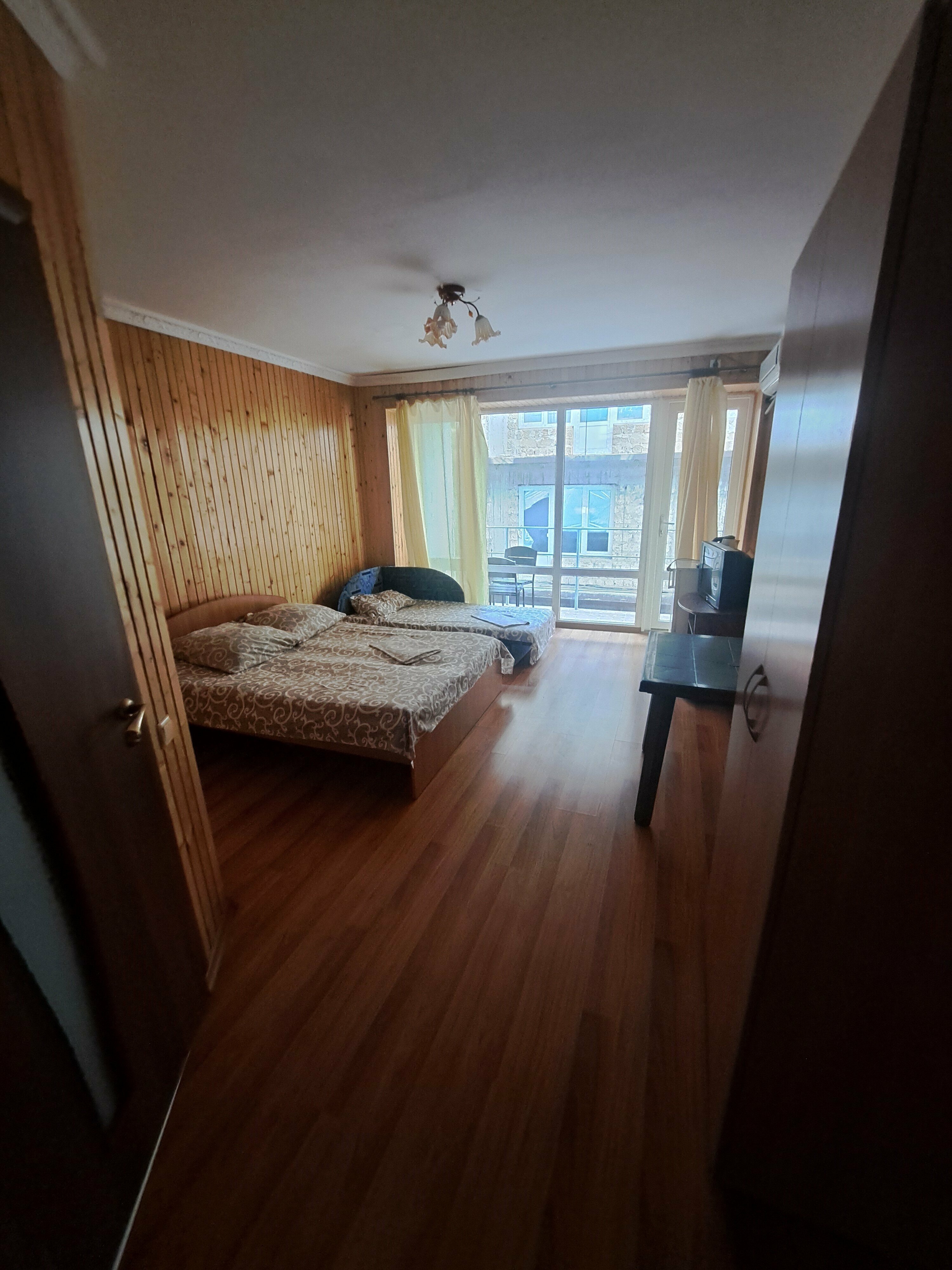 Семейный без вида на море №8