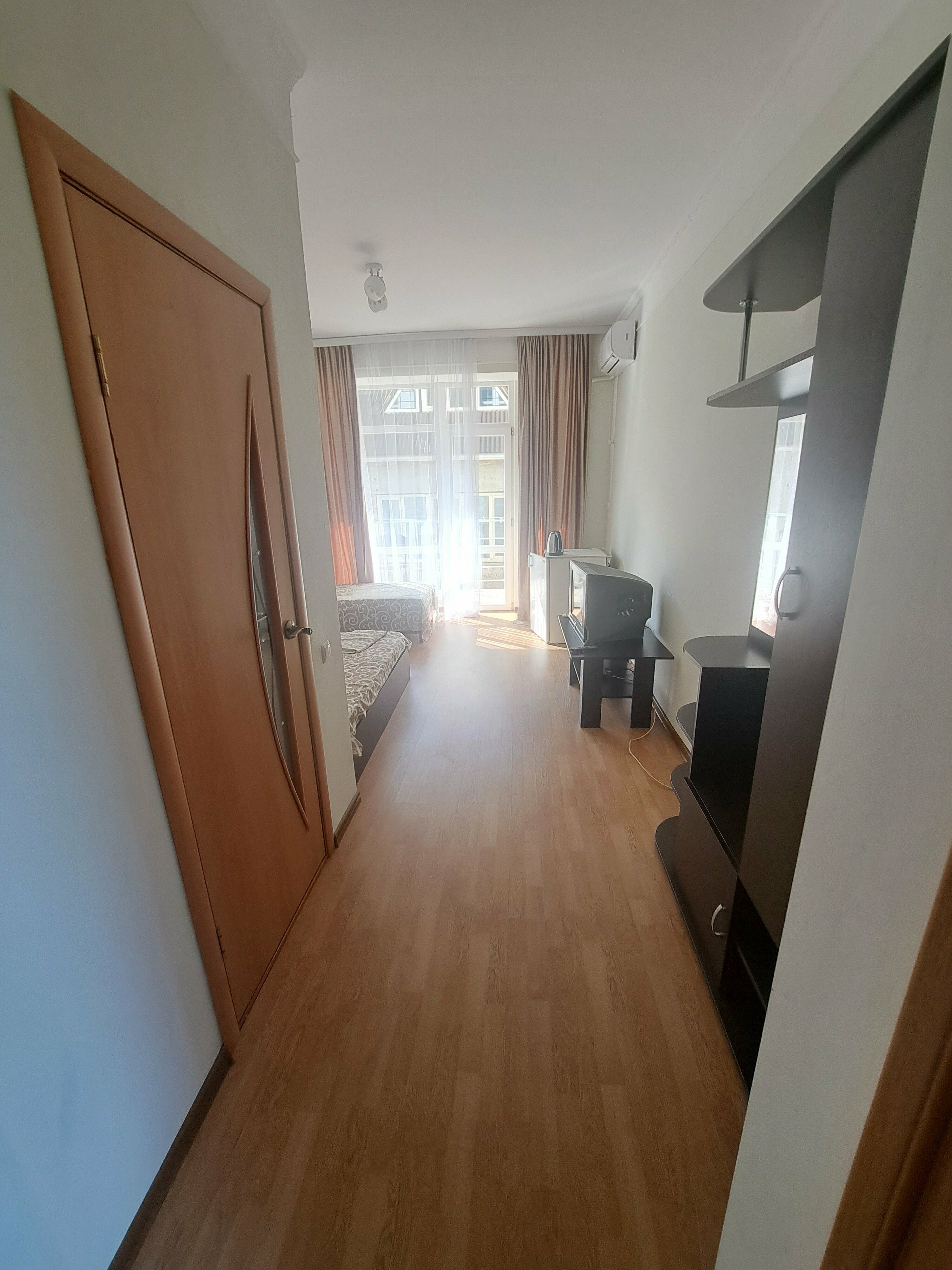 Семейный без вида на море 12