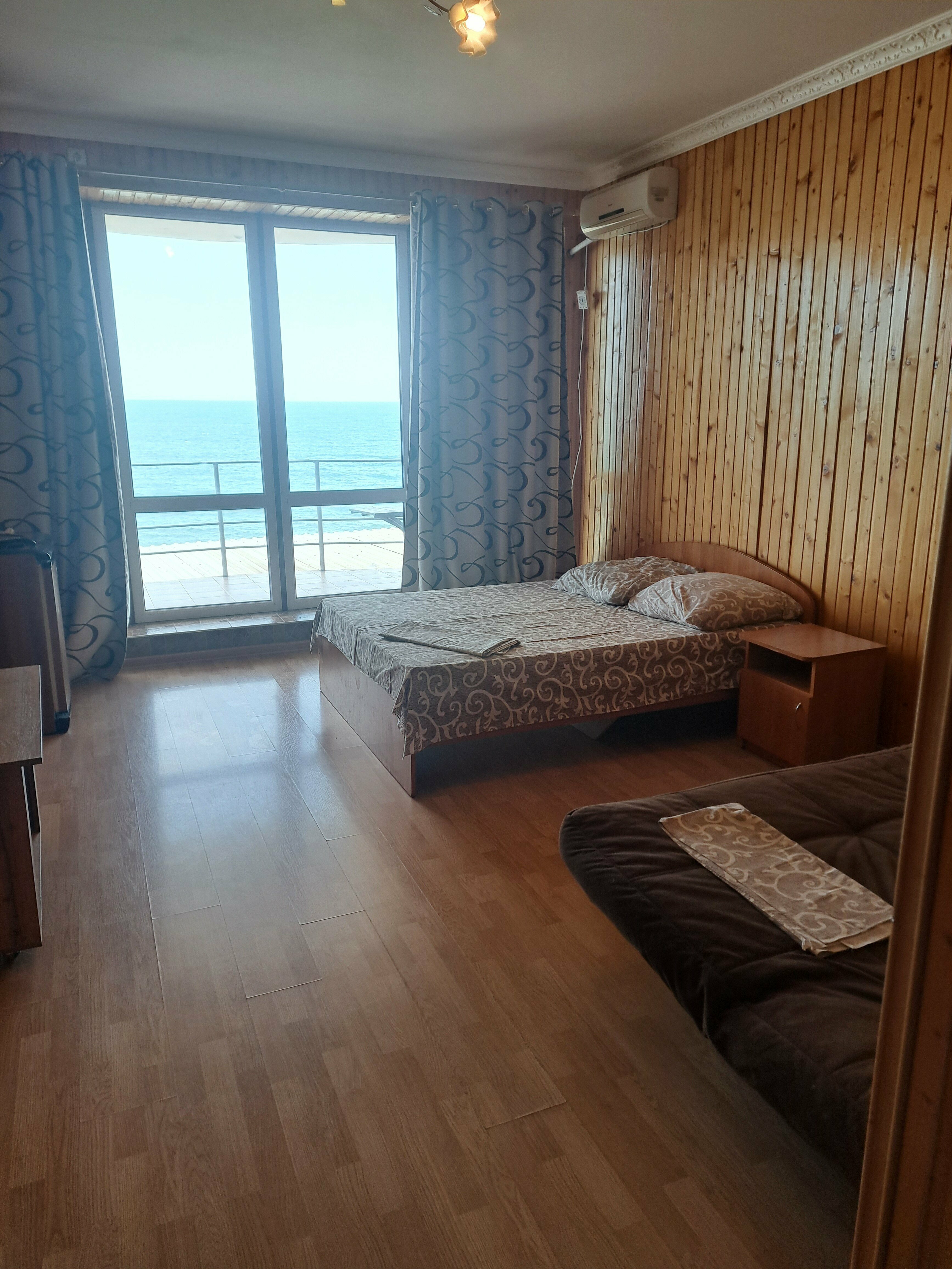 Семейный с видом на море №2