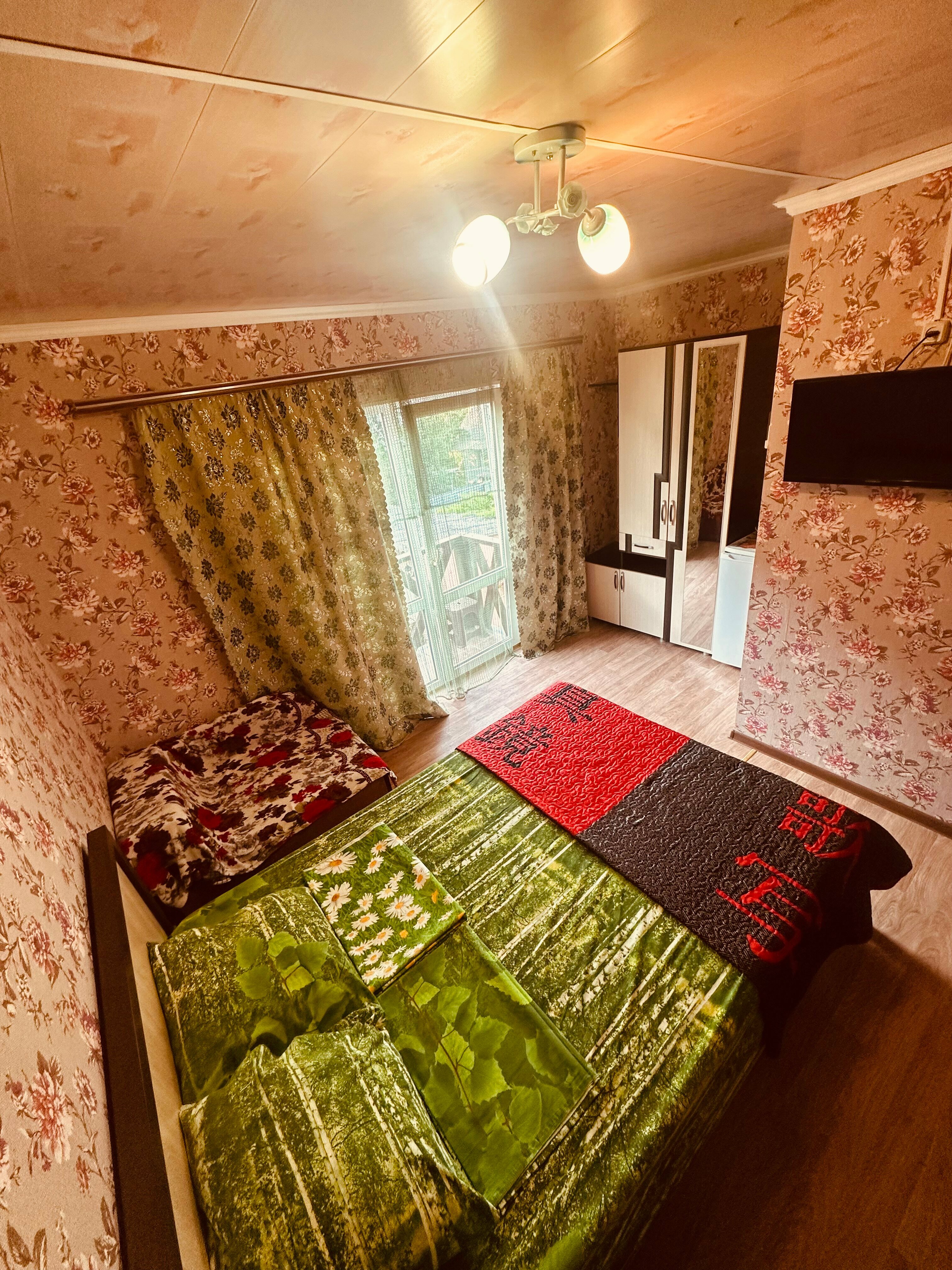 Трехместный номер «Комфорт» с душем