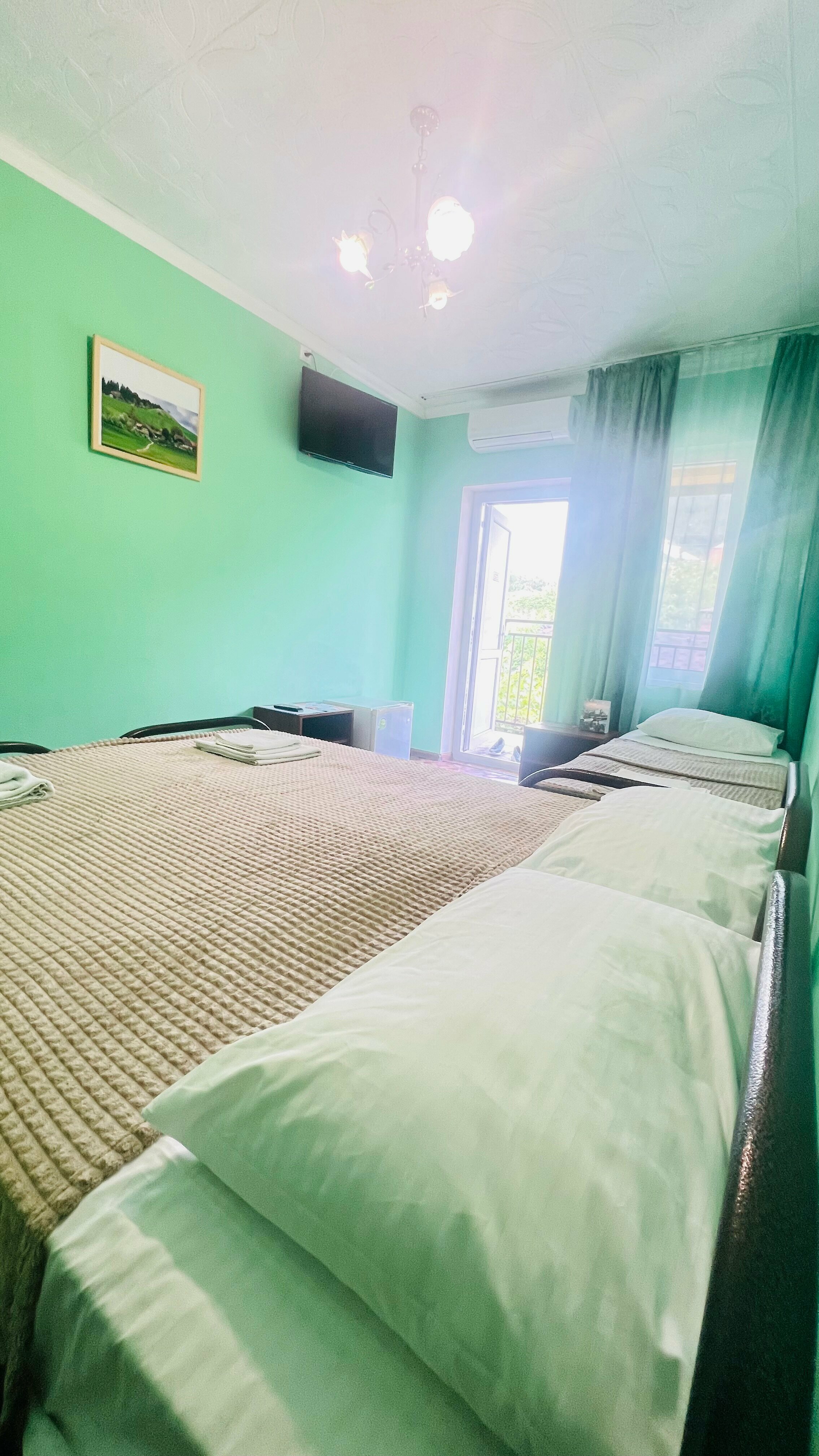 Трехместный номер с террасой видом на горы №15